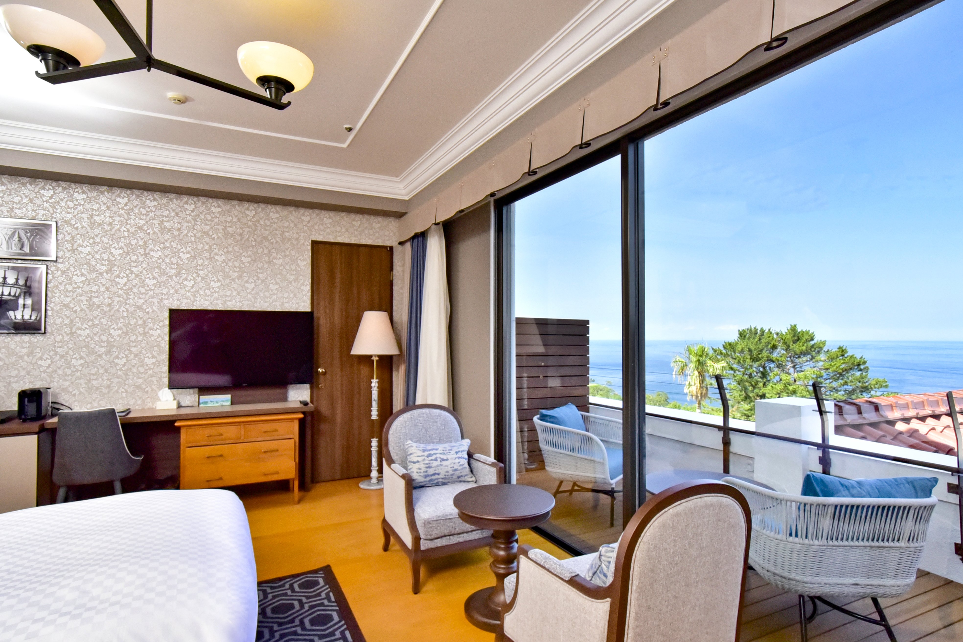 Kawana Hotel and Golf Course-guestroom-Main Building Ocean View Deluxe Twin - Sitting Area.jpg