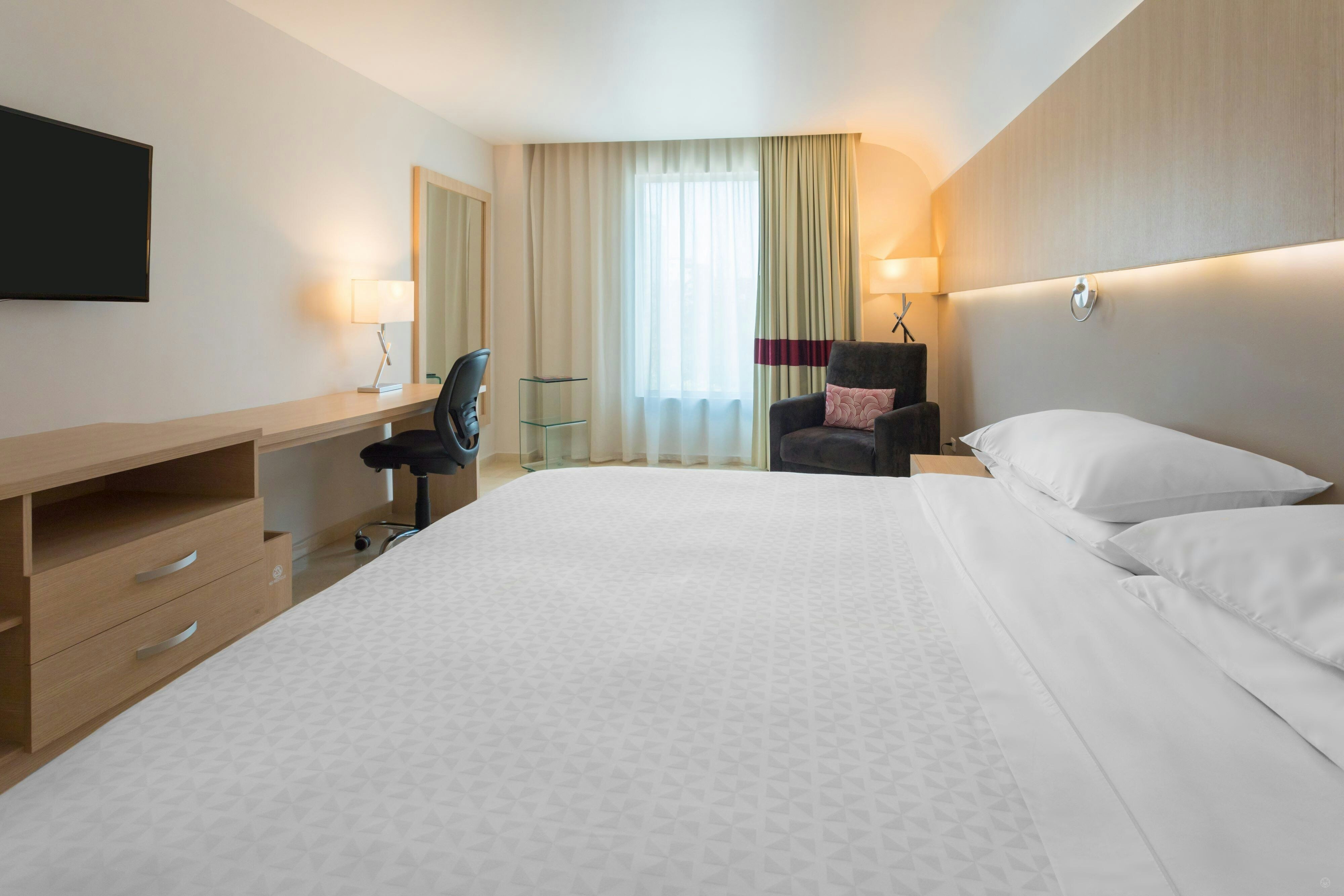 Four Points by Sheraton Barranquilla-guestroom-Smart Room.jpg