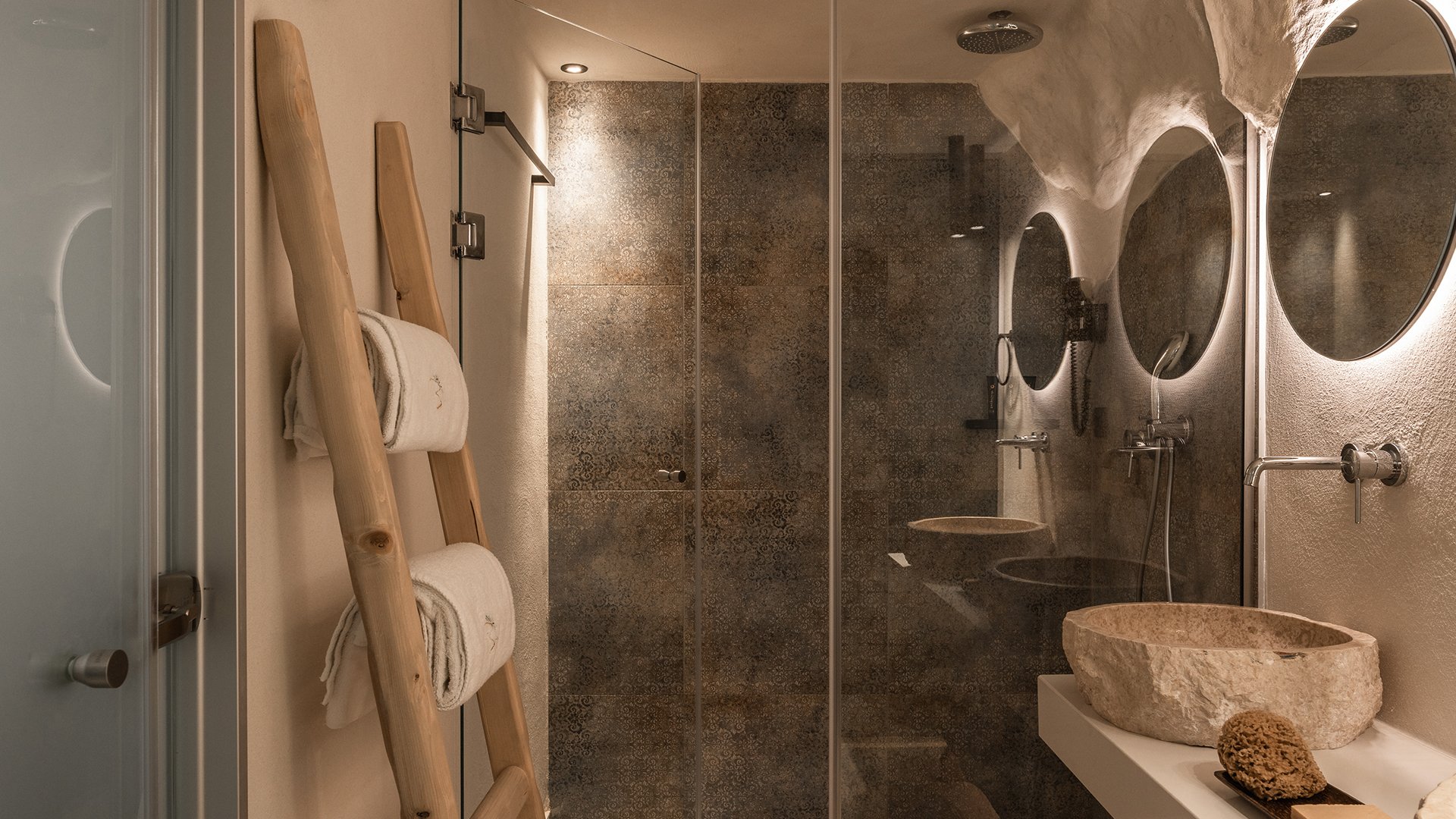 Manili Boutique Suites-guestroom-Double Room.jpg