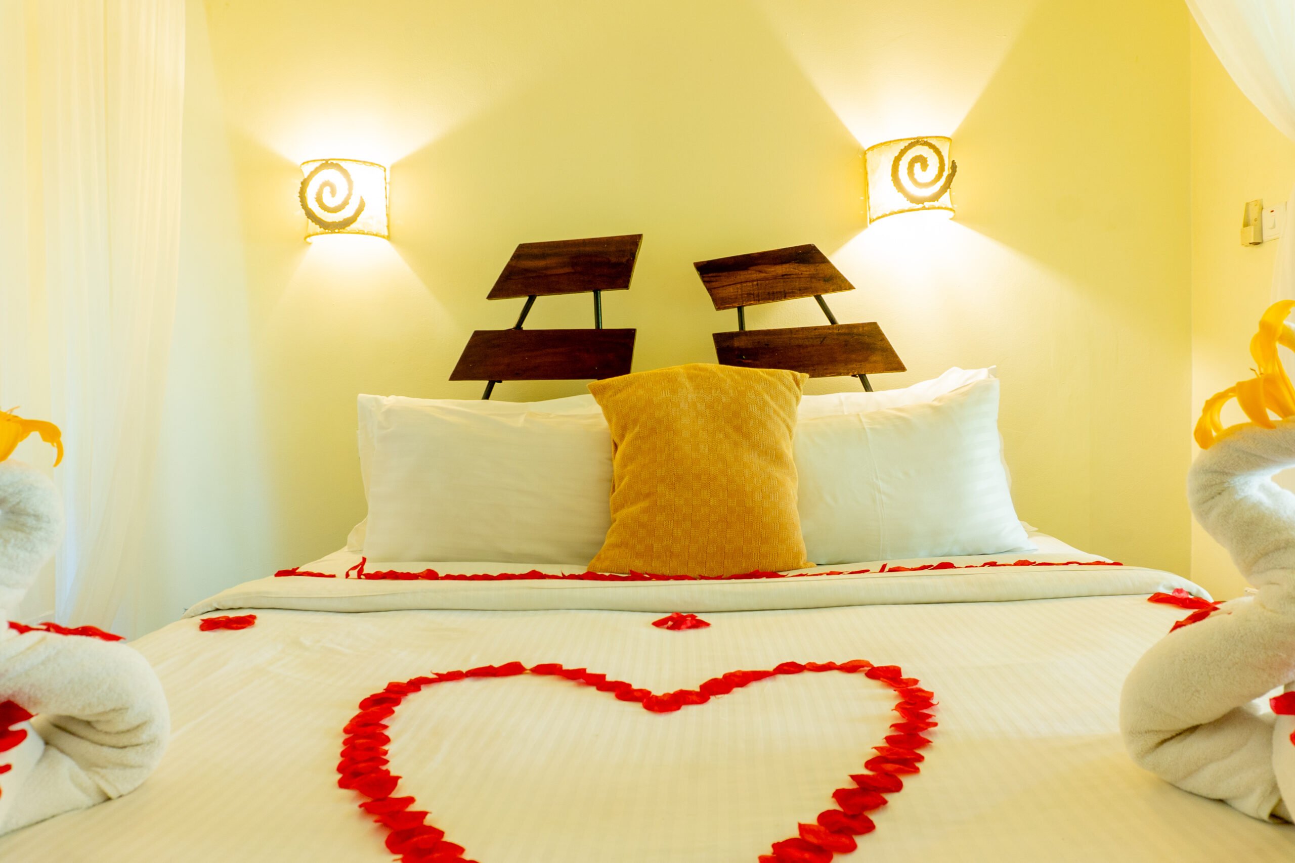 WERUWERU RIVER LODGE-guestroom-Honeymoon Room.jpg