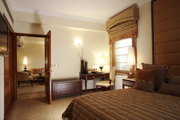 JAYPEE VASANT CONTINENTAL-guestroom-Dlx Room.jpg