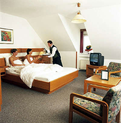 LANDHOTEL GASTHOF GRUNBERG-guestroom-Room.jpg