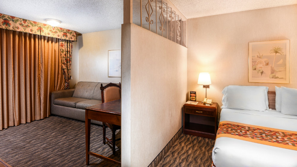 Vagabond Inn - Costa Mesa-guestroom-Queen Suite Non Smoking NQS.jpg