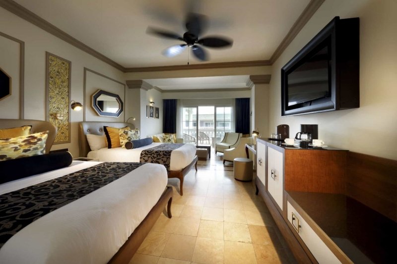 GRAND PALLADIUM LADY HAMILTON-guestroom-Junior Suite Beachside Ocean View.jpg