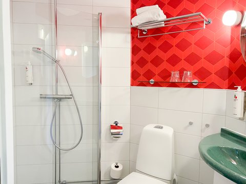 DBL STANDARD DOUBLE ROOM BATH