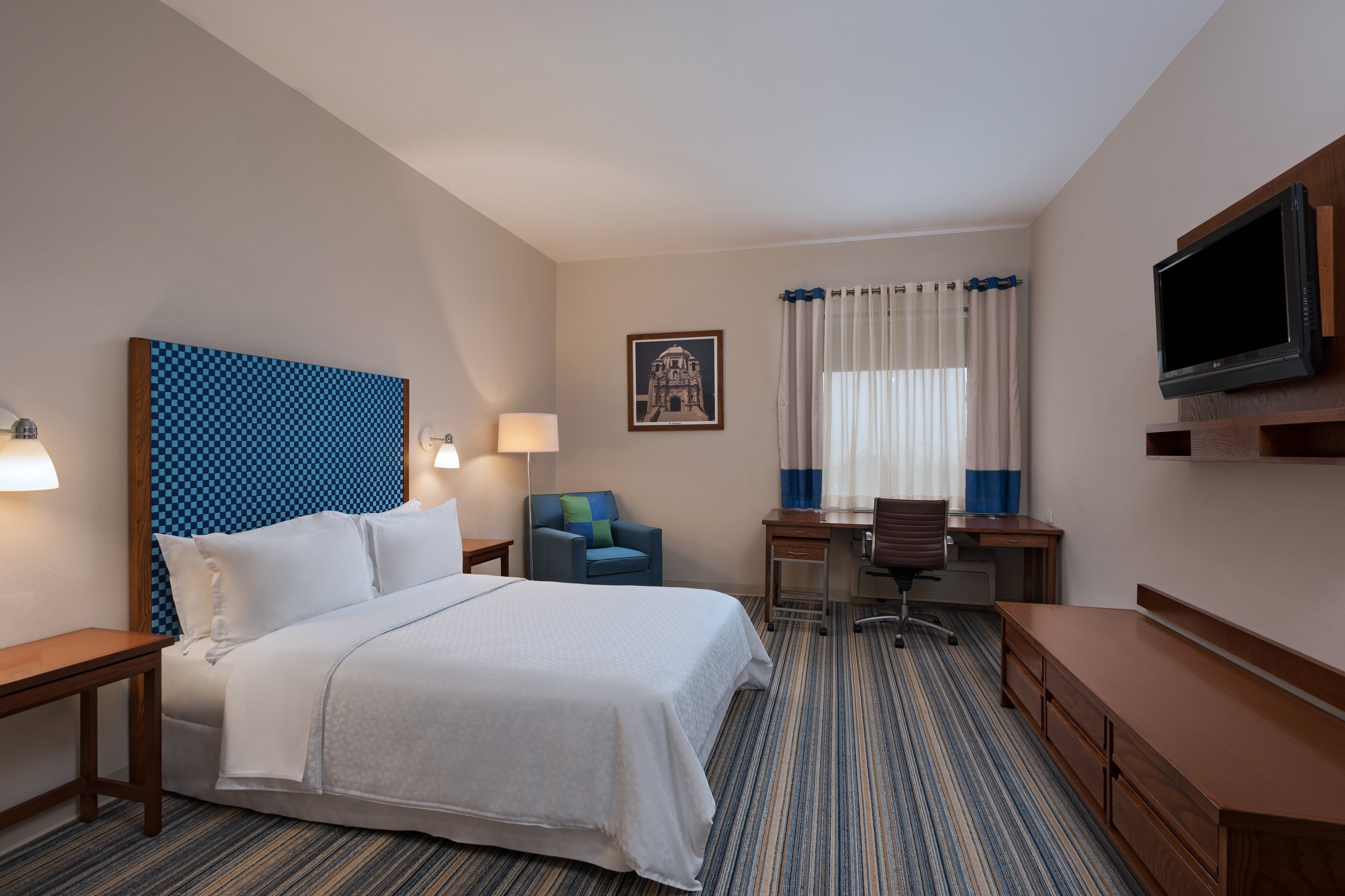 Four Points by Sheraton Monterrey Linda Vista-guestroom-King Executive Guest Room.jpg