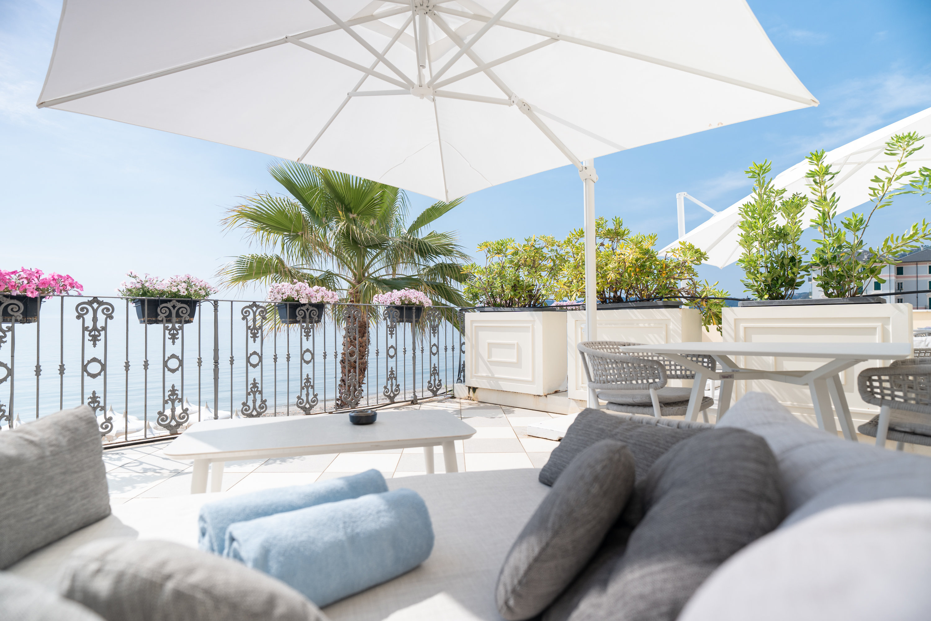 GRAND HOTEL ALASSIO-guestroom-Terrace Deluxe room - Terrace.jpg