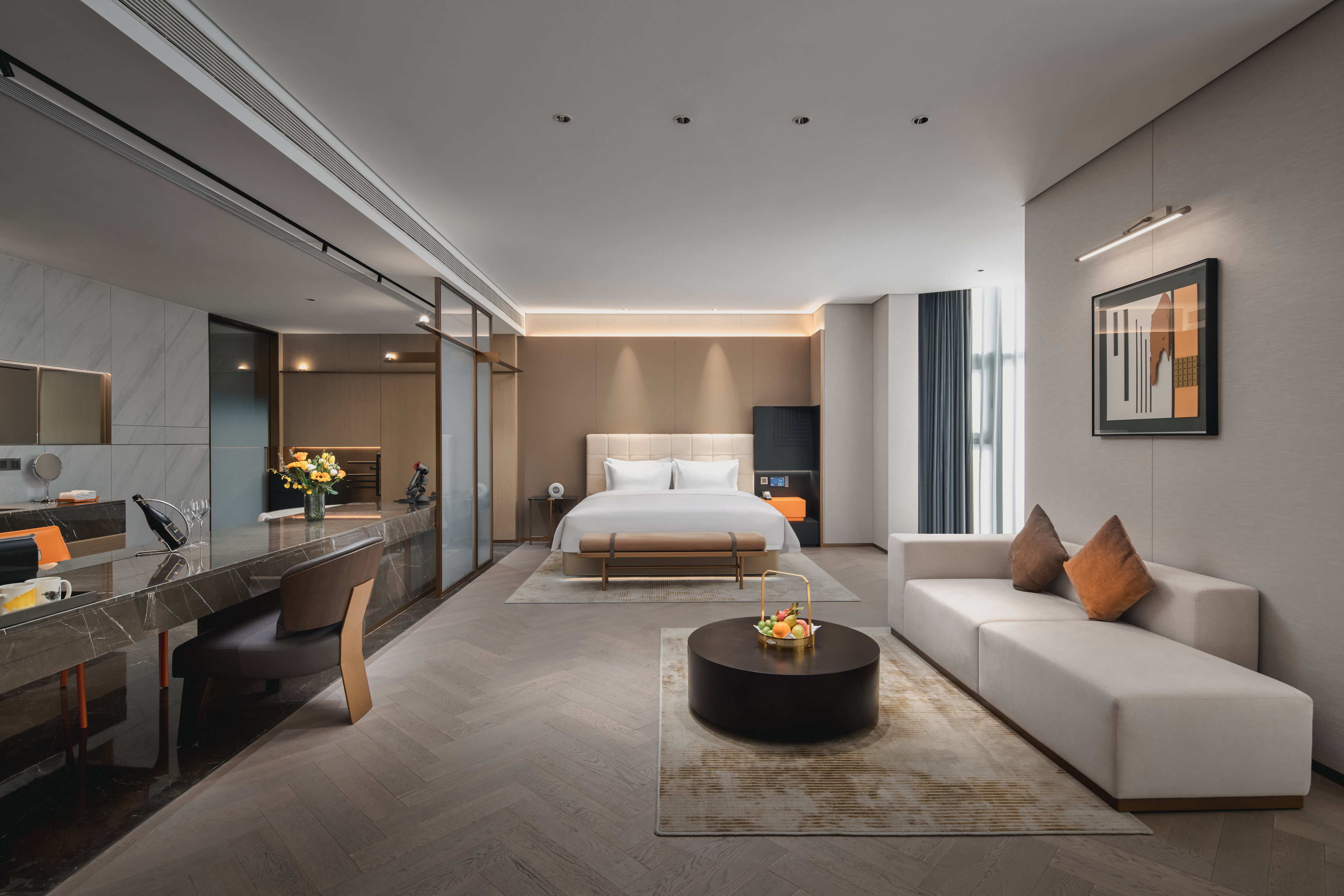 VOCO QINDU LEGEND BY IHG-guestroom-King suite.jpg