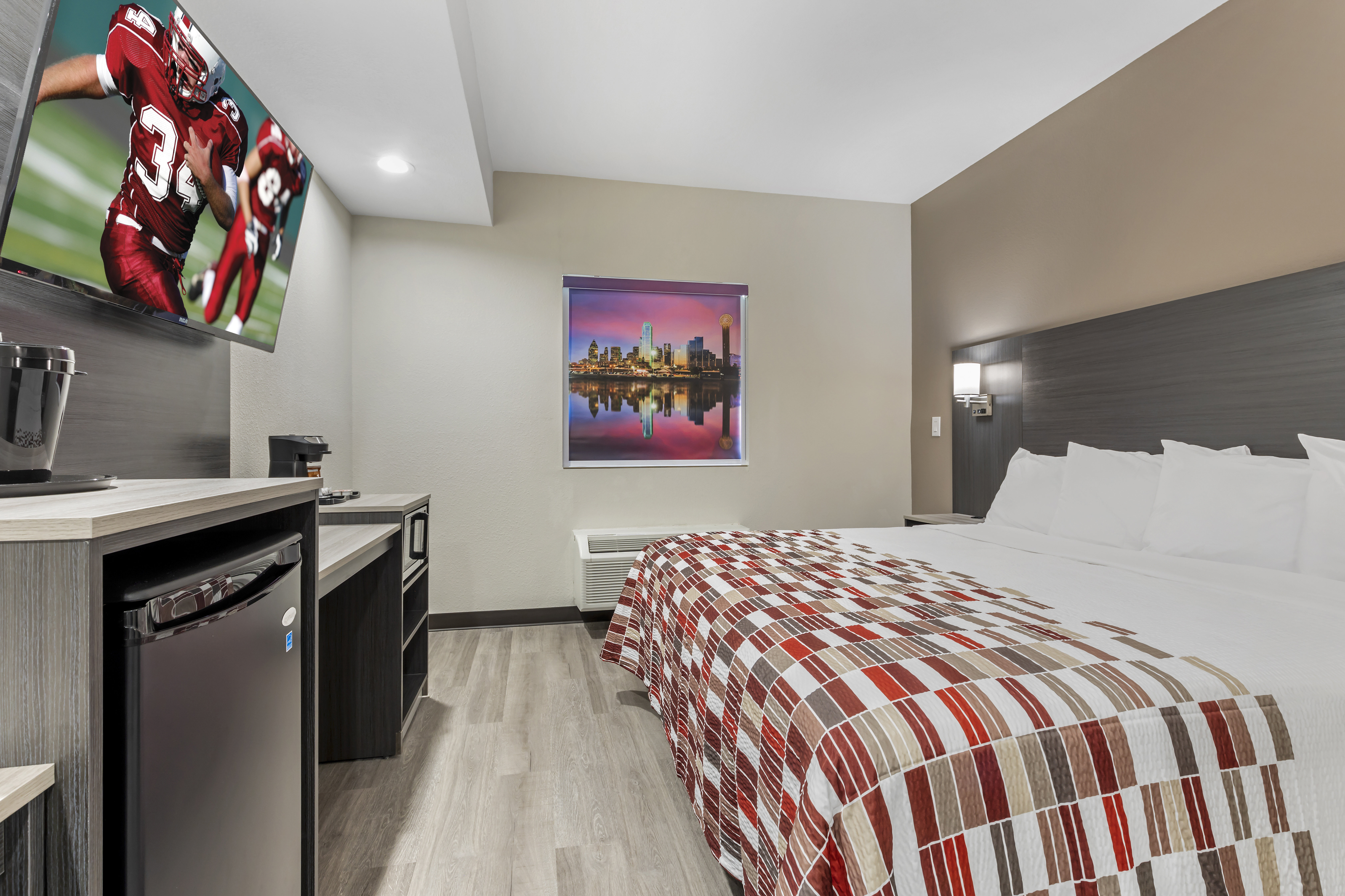 RED ROOF HUTCHINS-guestroom-Superior King.jpg