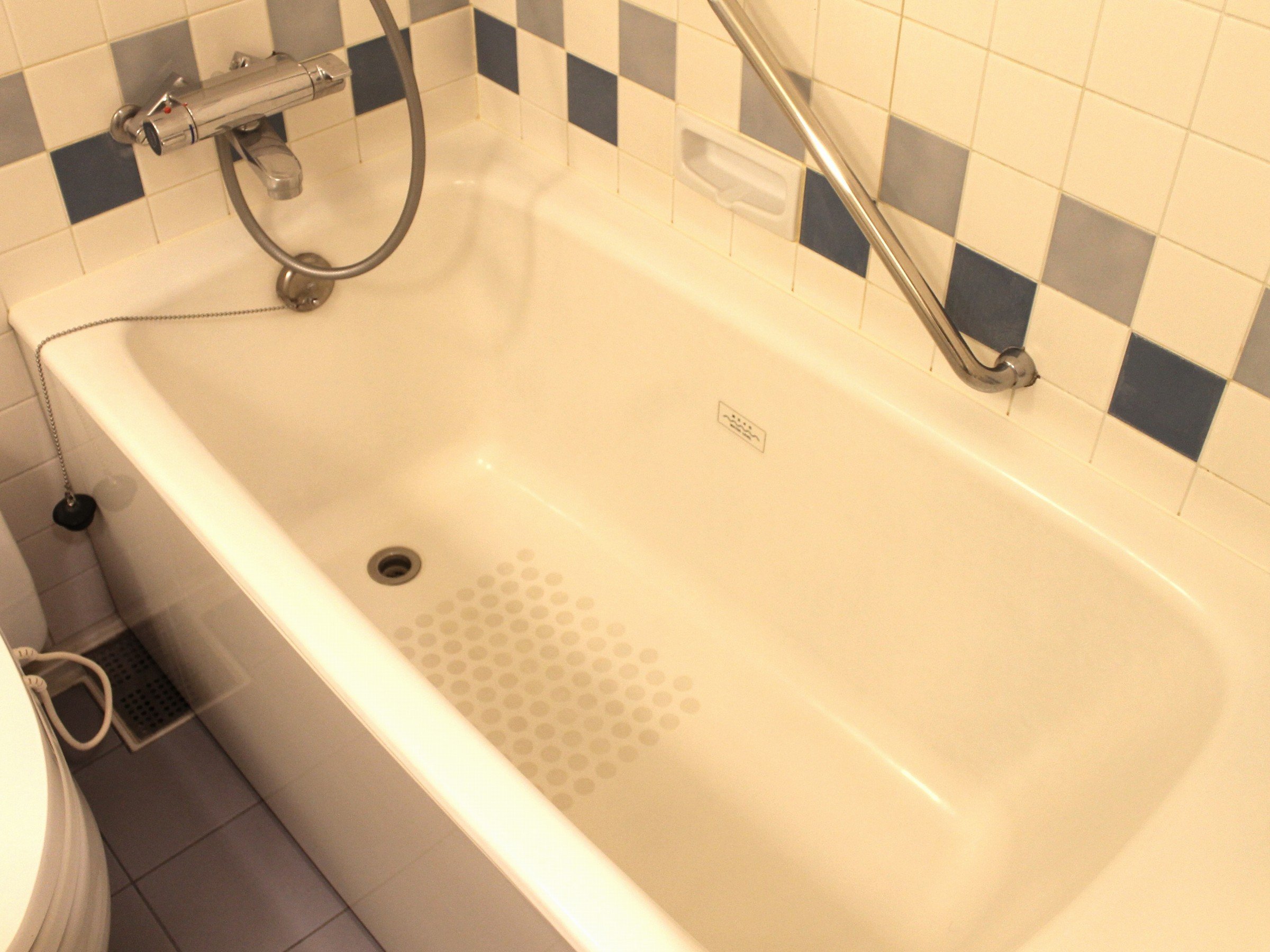 Nikko Northland Obihiro-guestroom-bathtub.jpg