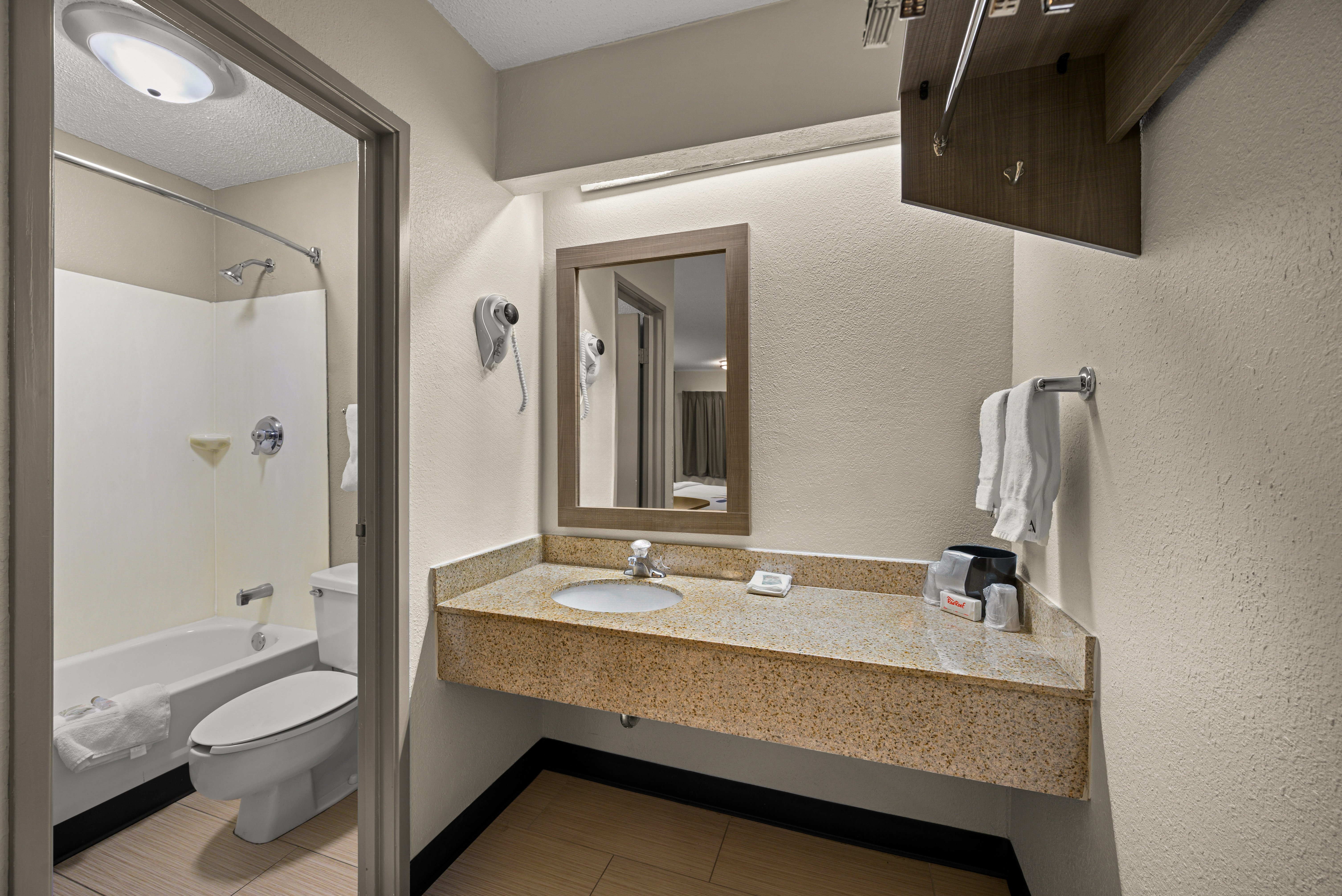 RED ROOF DETROIT-ROYAL OAK/MADISON-guestroom-Vanity Bath.jpg