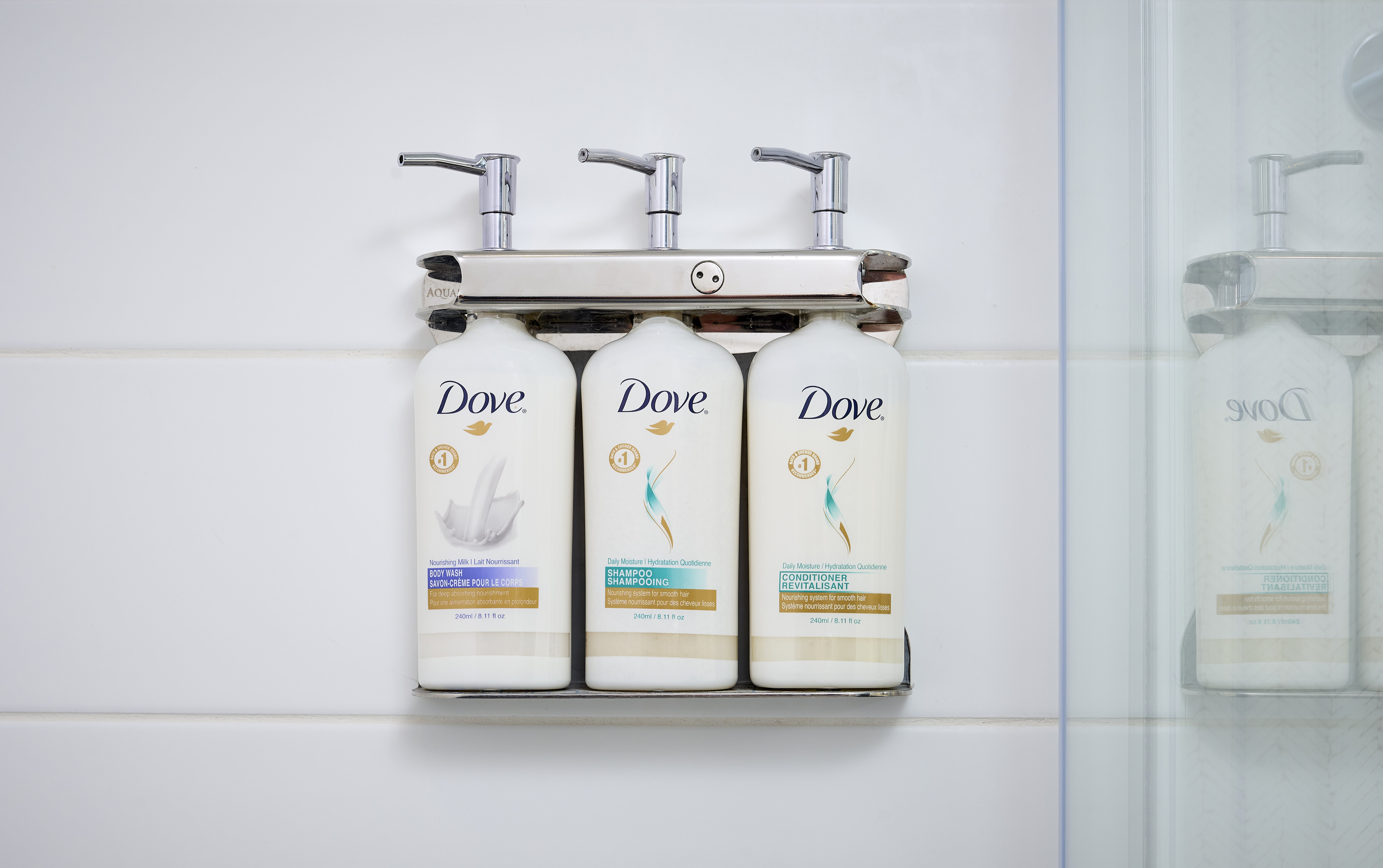 HOLIDAY INN BURLINGTON BY IHG-guestroom-Bathroom Amenities.jpg