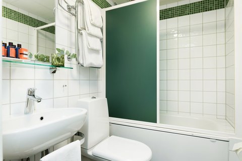 JSUI JUNIOR SUITE BATHROOM