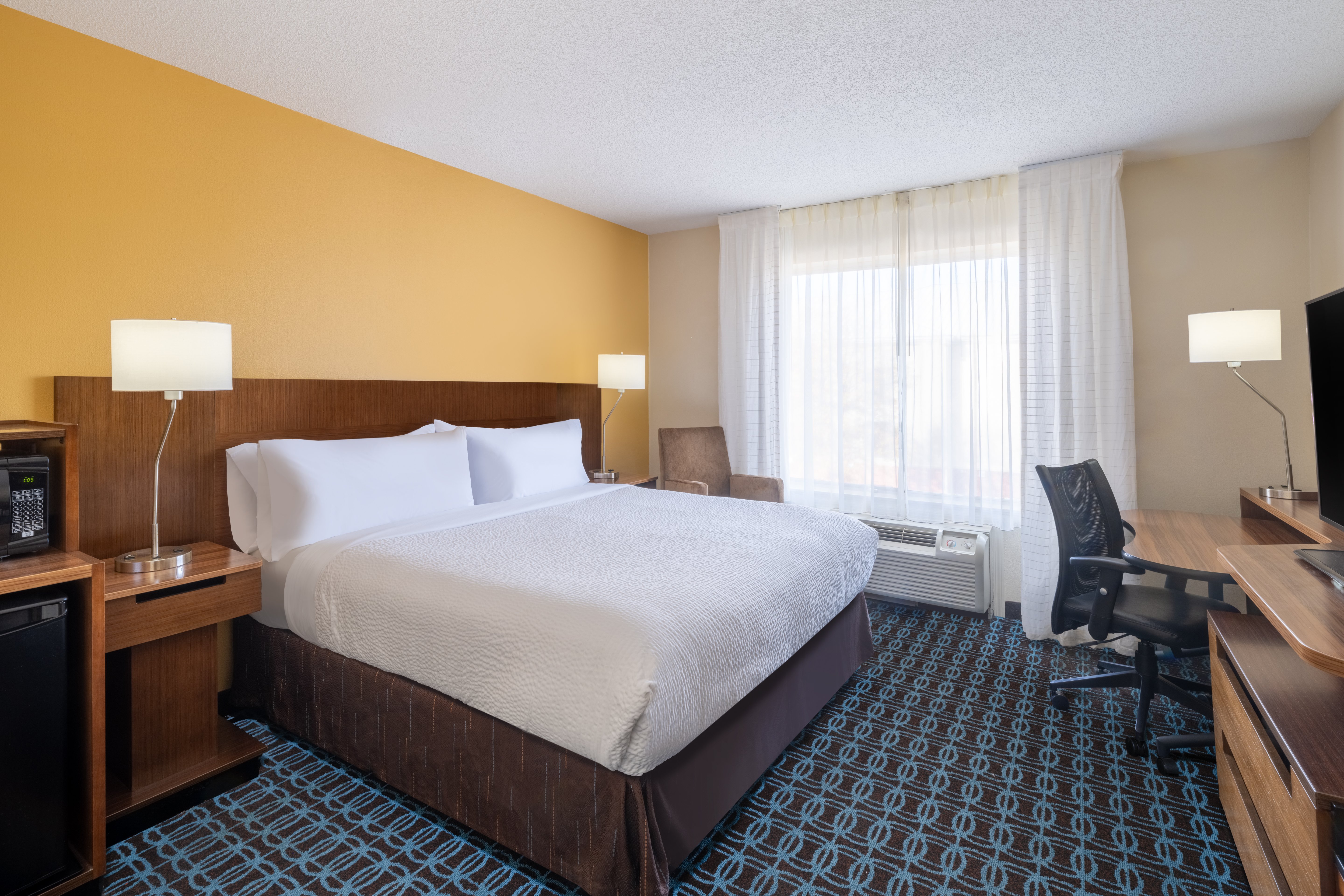 GARNER HOTEL WEST BY IHG-guestroom-Relax in our King guest rooms at our Macon, GA hotel..jpg