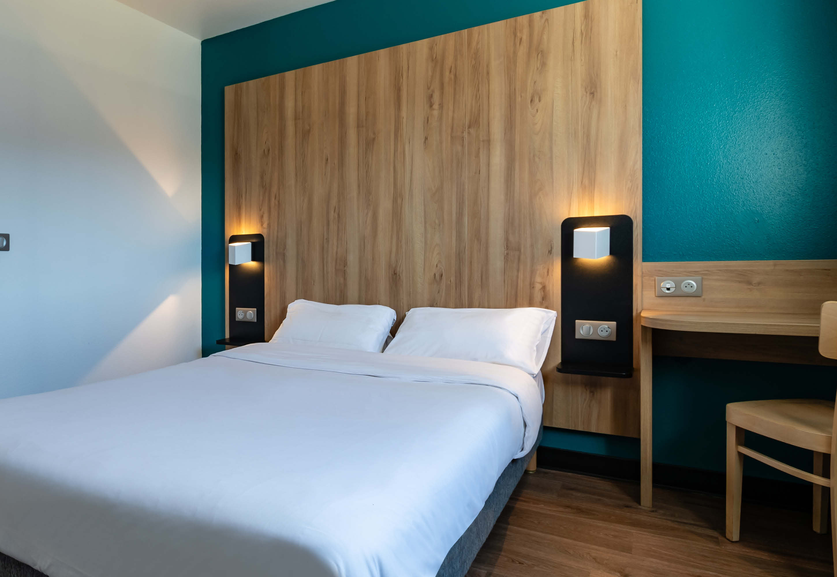 B&B HOTEL SAINT-ETIENNE MONTHIEU-guestroom-Hotel Saint Etienne Monthieu Double Room.jpg