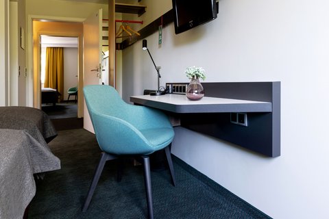 TWIP STANDARD TWIN ROOM PLUS DESK AND CHAIR