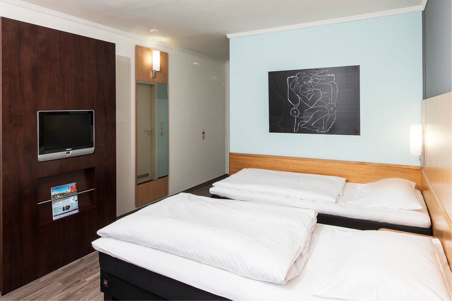 GOOD MORNING ERFURT-guestroom-TWI STANDARD TWIN ROOM ROOM.jpg