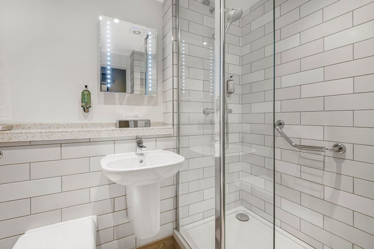 Portsmouth IKC-guestroom-Bathroom.jpg