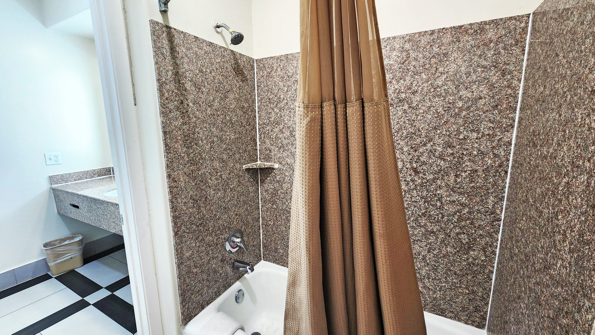 SCOTTISH INNS AND SUITES-guestroom-STXHH Bathroom.jpg