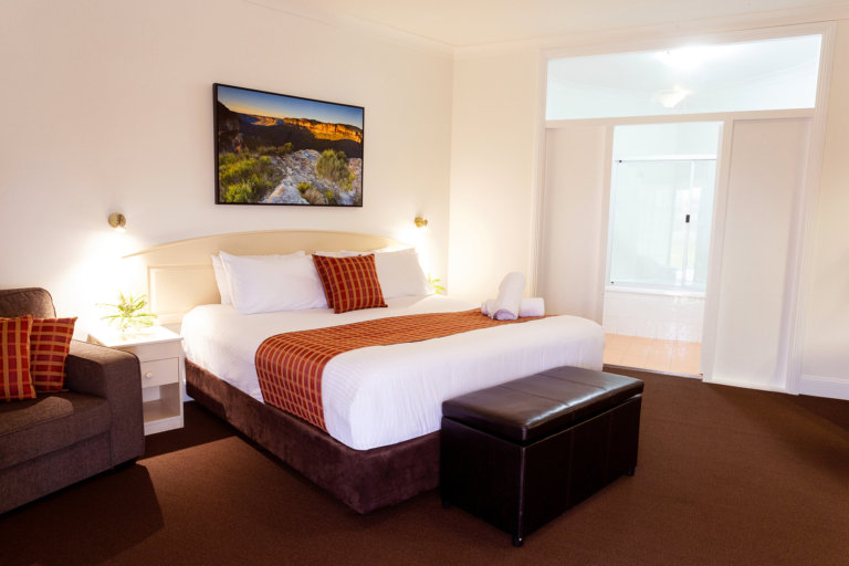 THE BOWEN INN MOTEL-guestroom-Executive Queen.jpg