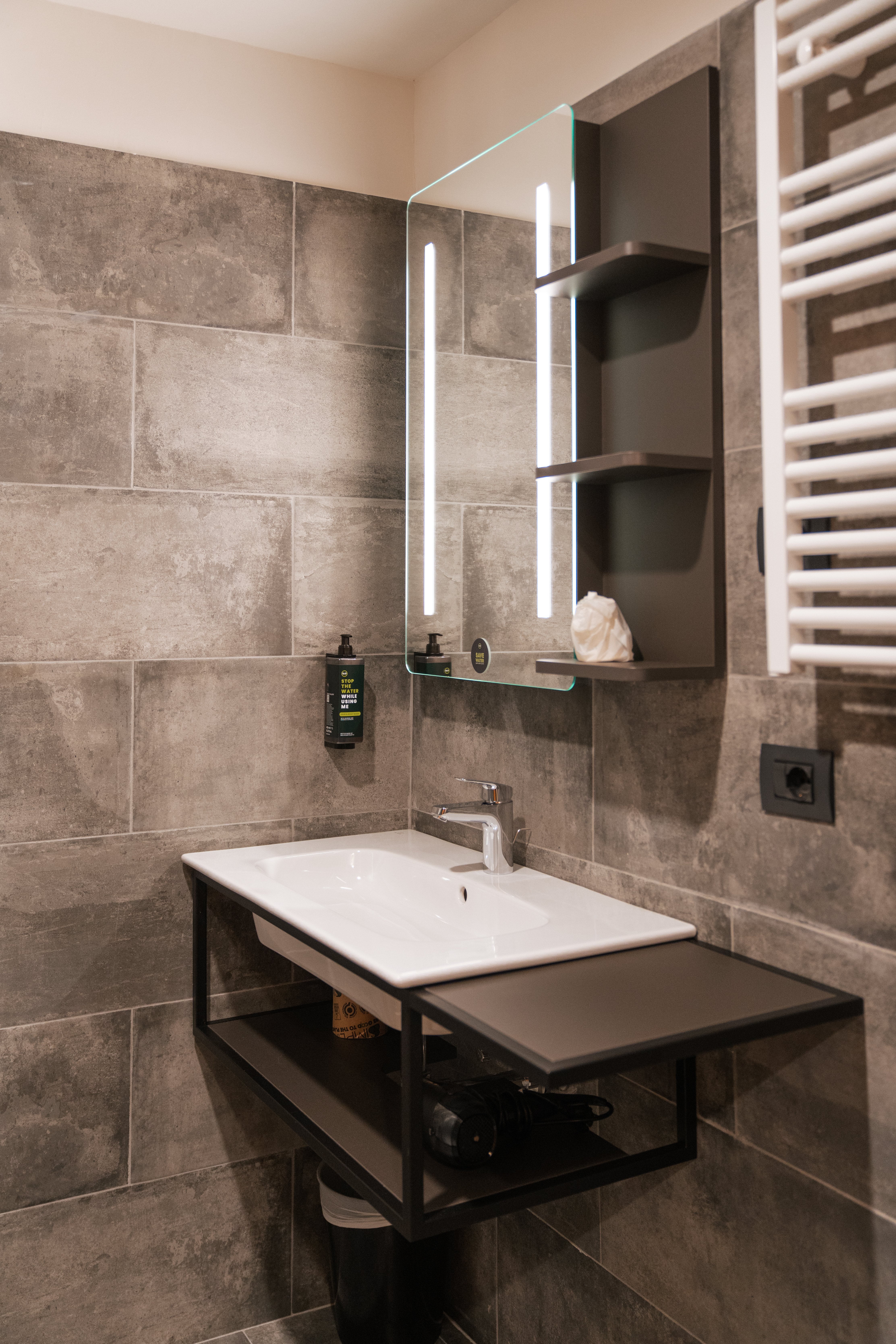 B&B HOTEL QUARTO D'ALTINO-guestroom-BATHROOM.jpg