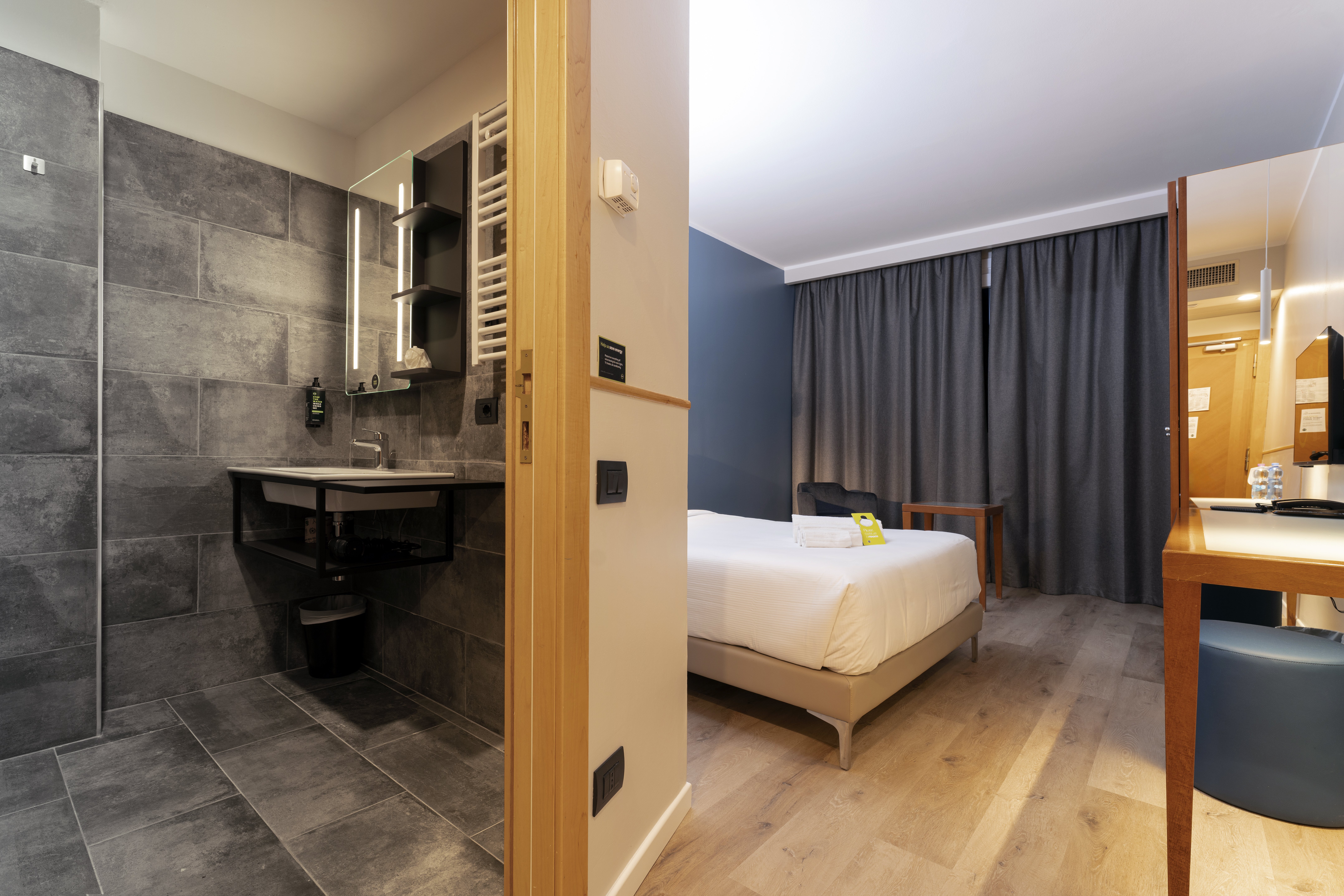 B&B HOTEL QUARTO D'ALTINO-guestroom-GUEST ROOM.jpg