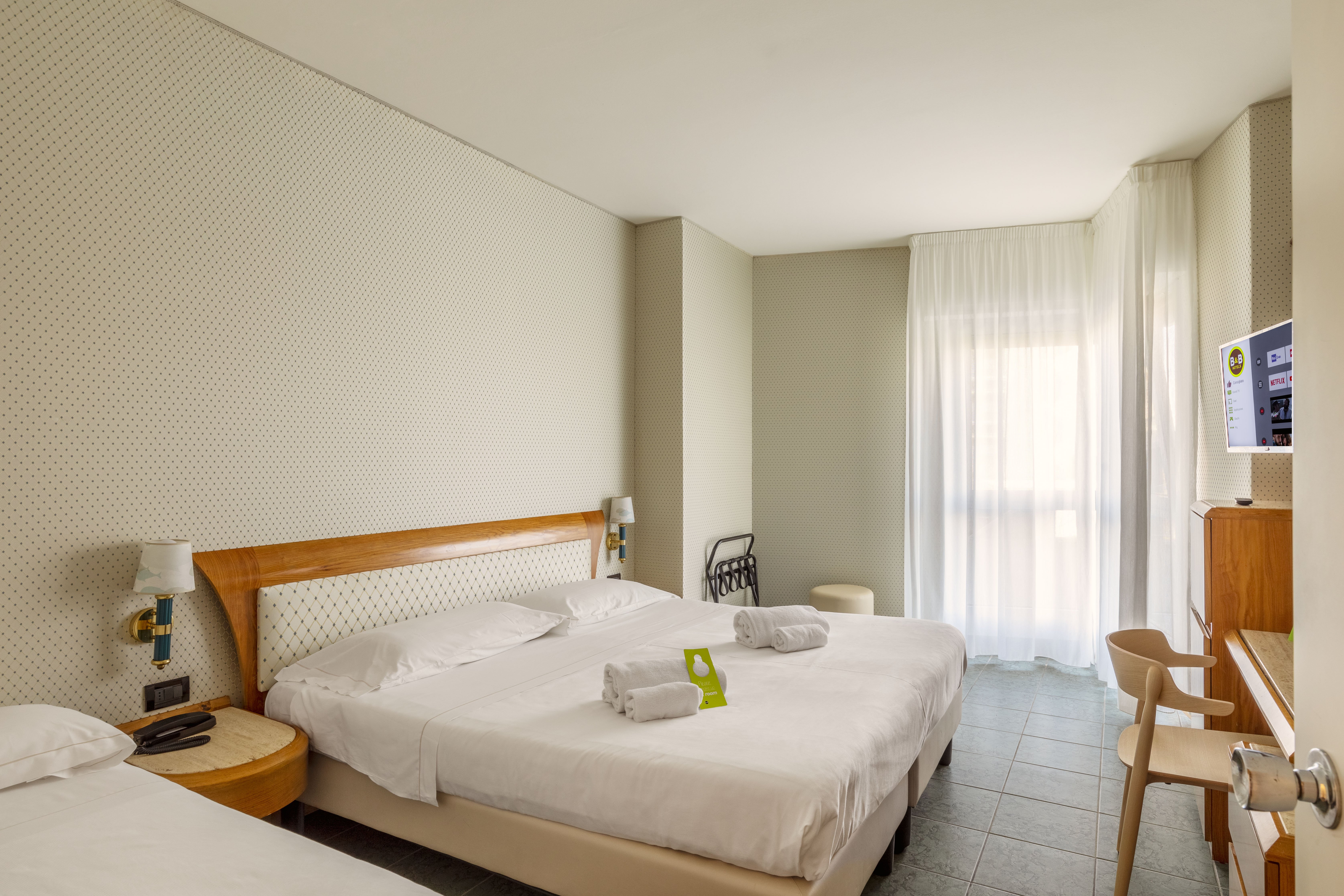 B-B HOTEL CHIOGGIA AIRONE-guestroom-GUEST ROOM.jpg