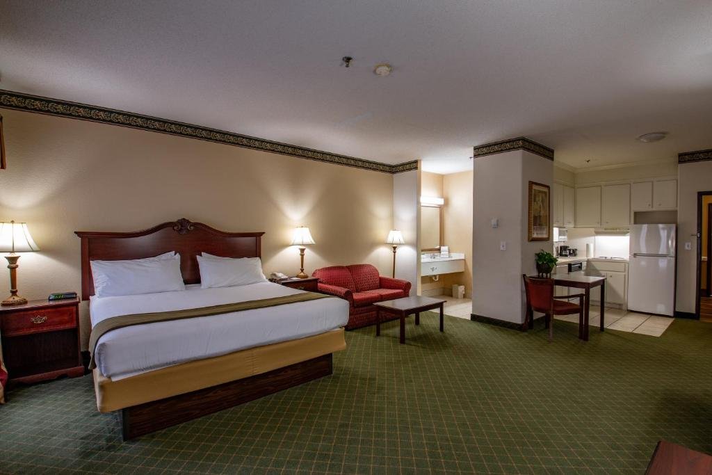 Moncks Corner Inn-guestroom-King Suite Room.jpg