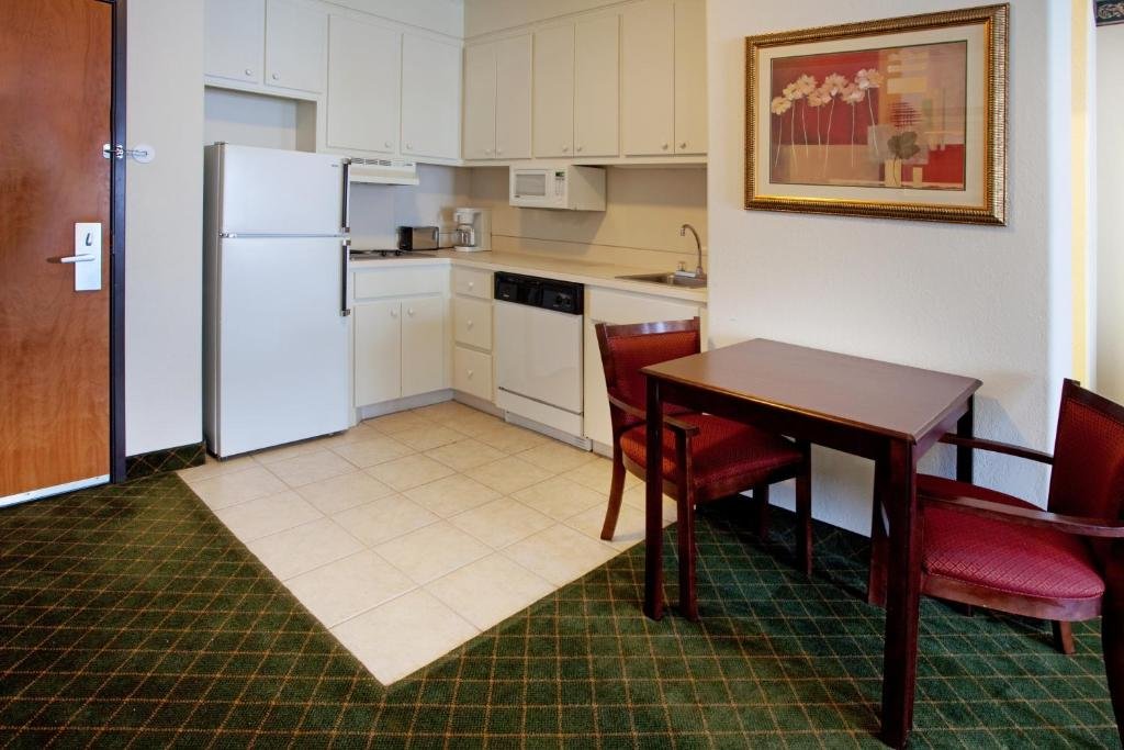 Moncks Corner Inn-guestroom-Suite Kitchenette.jpg