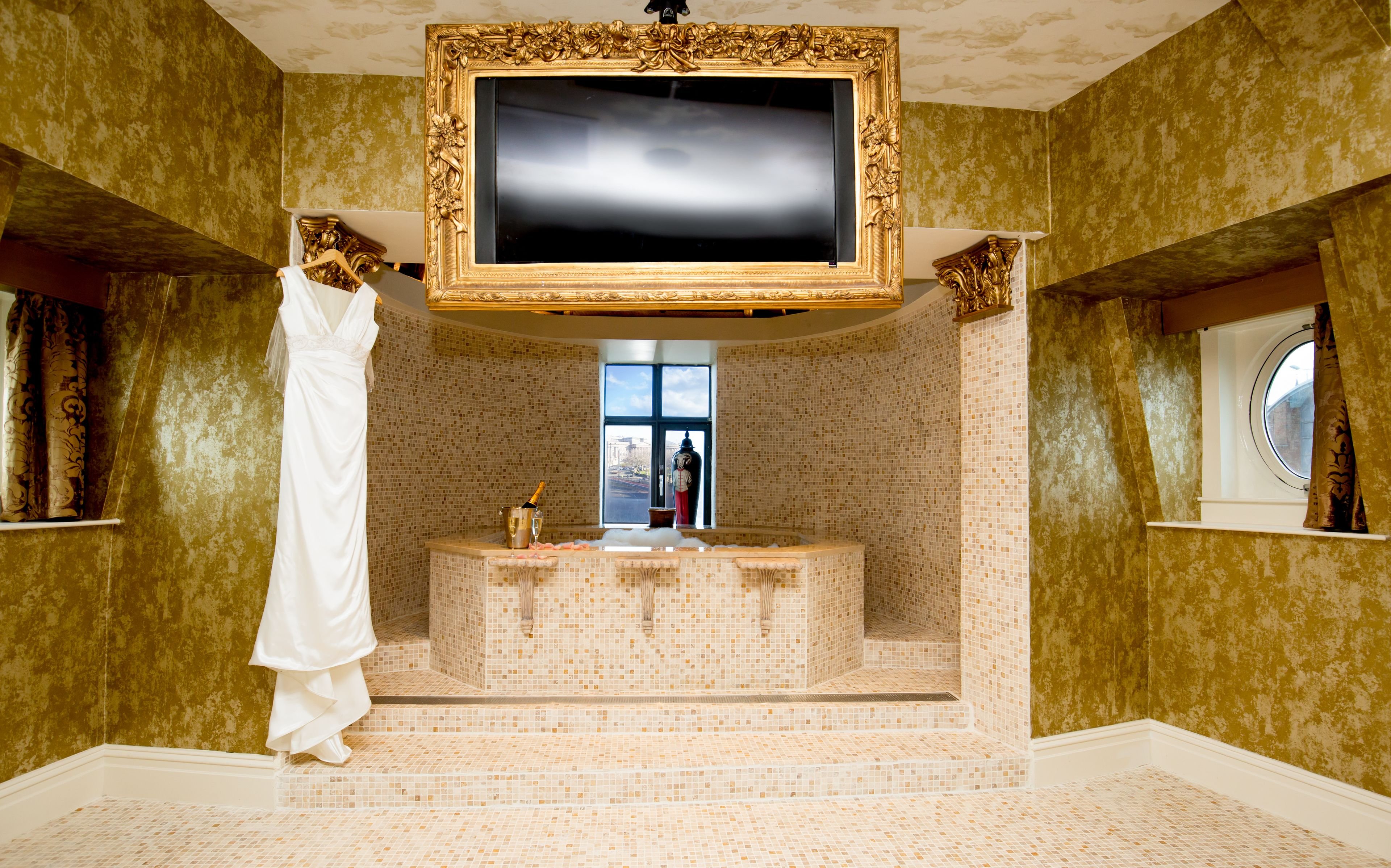THE SHANKLY HOTEL-guestroom-Presidential Suite Bathroom.jpg