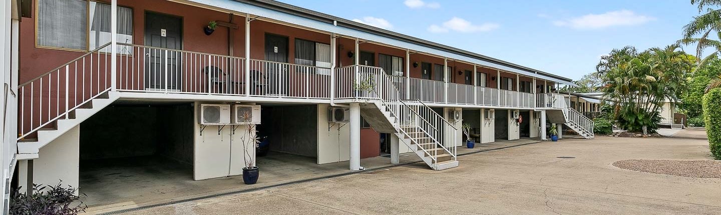 BLUE SHADES MOTEL-guestroom-Exterior Business Room Wing.jpg