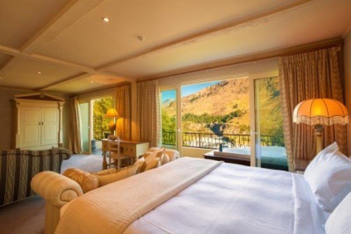 CORONET RIDGE RESORT-guestroom-Executive River View Suite.jpg