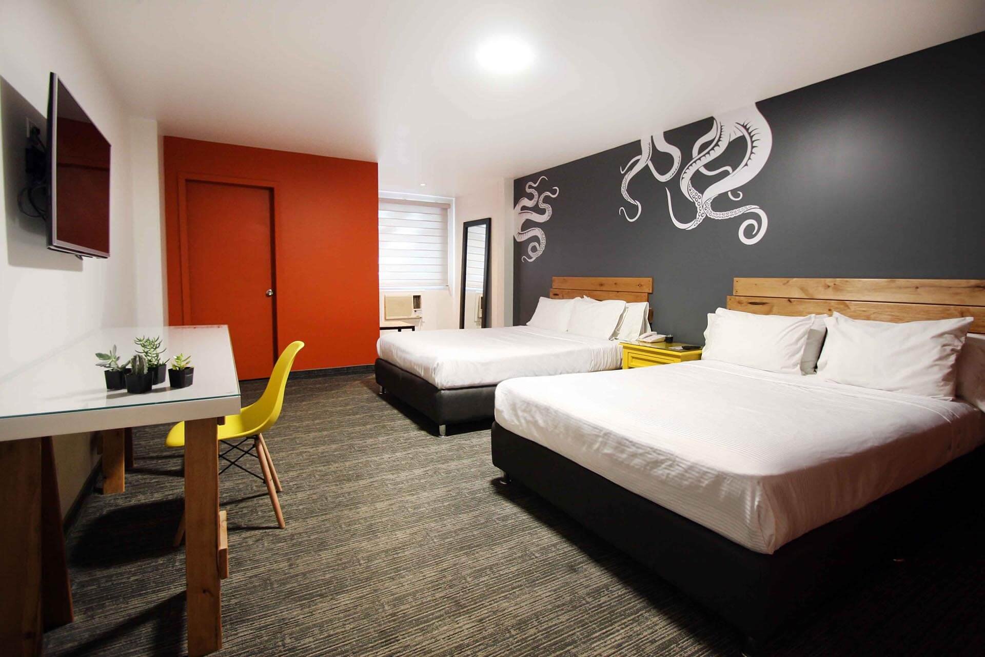 B MY HOTEL-guestroom-Double Executive.jpg