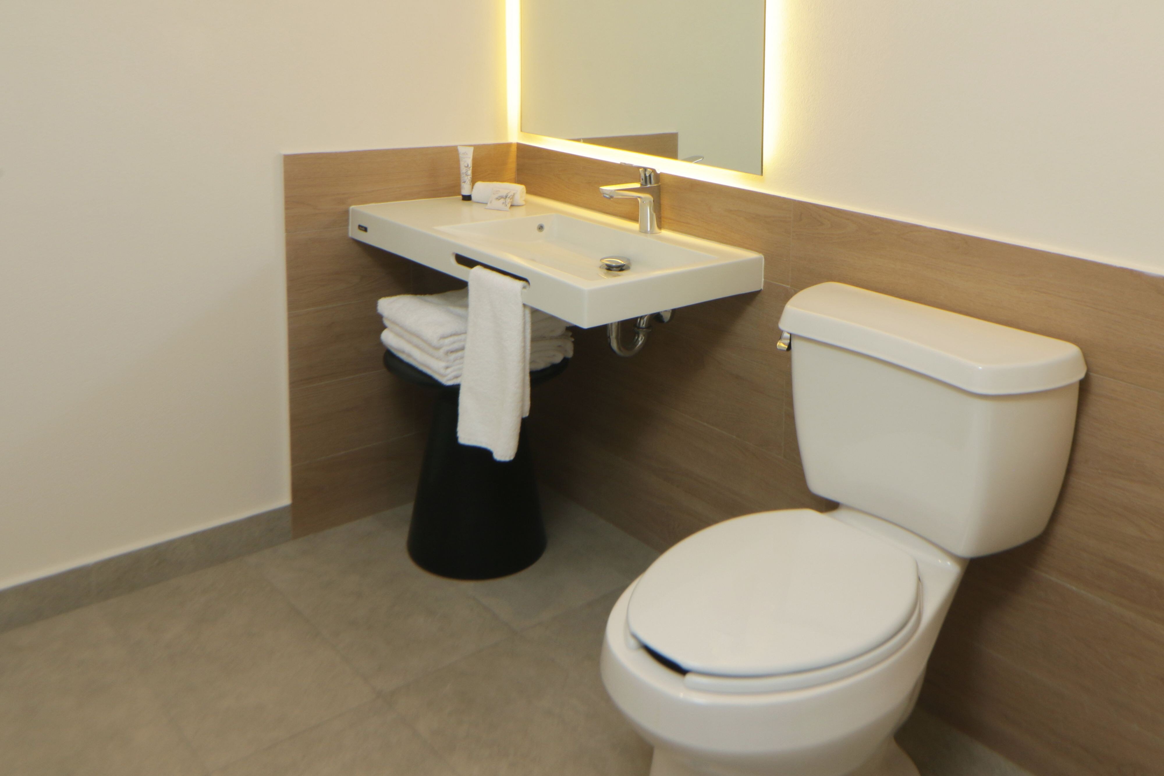 City Express Plus by Marriott Guadalajara Providencia-guestroom-Bathroom.jpg