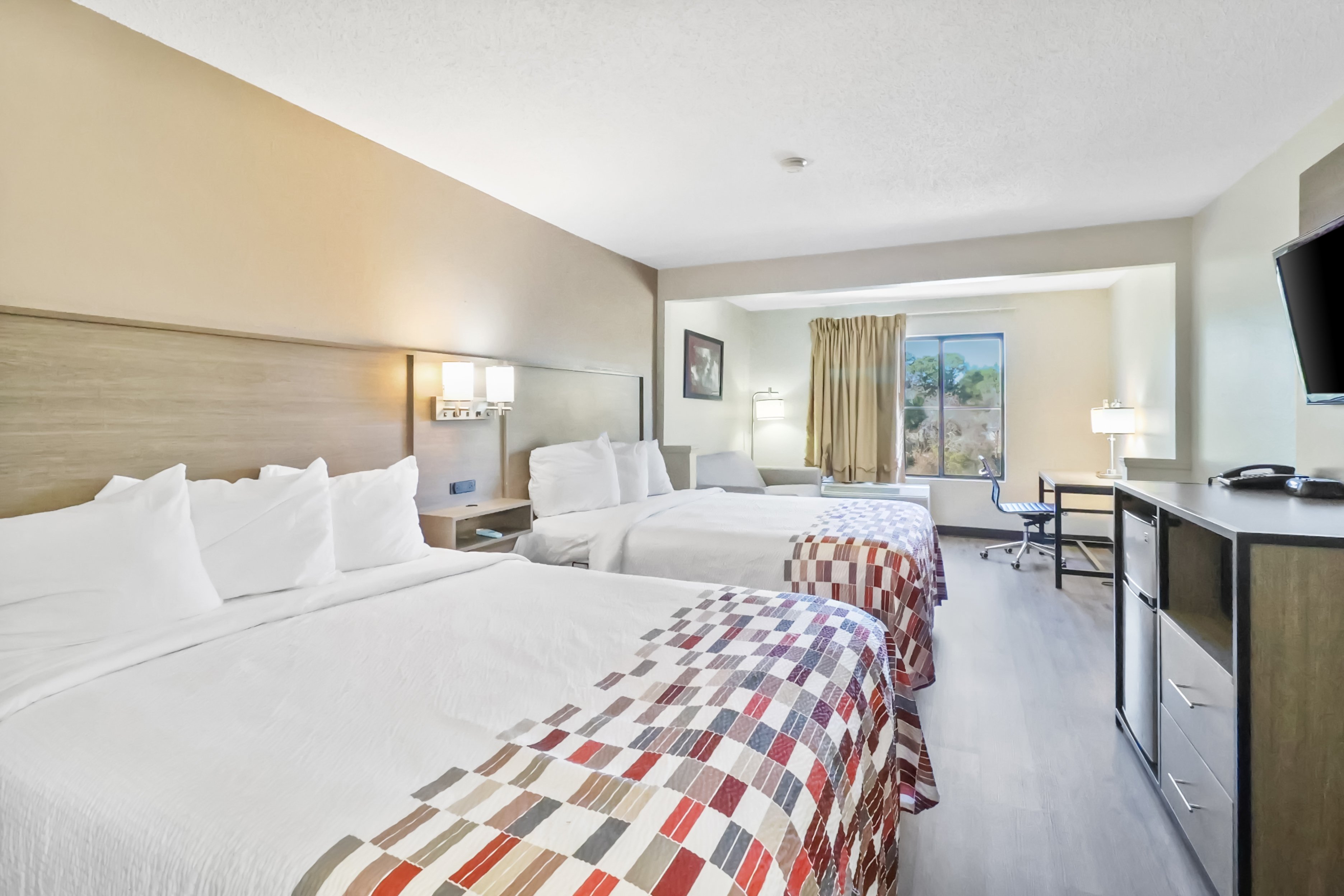 RED ROOF SUITES FAYETTEVILLE-guestroom-Suite Queen.jpg