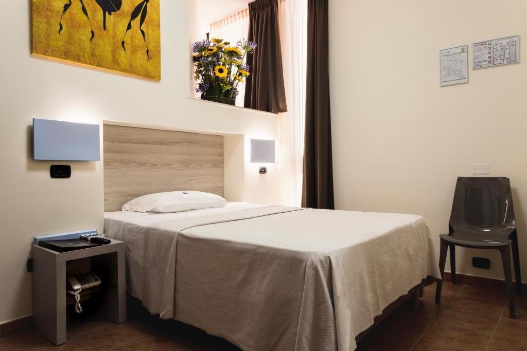 HOTEL FLY-guestroom-GUESTROOM.jpg