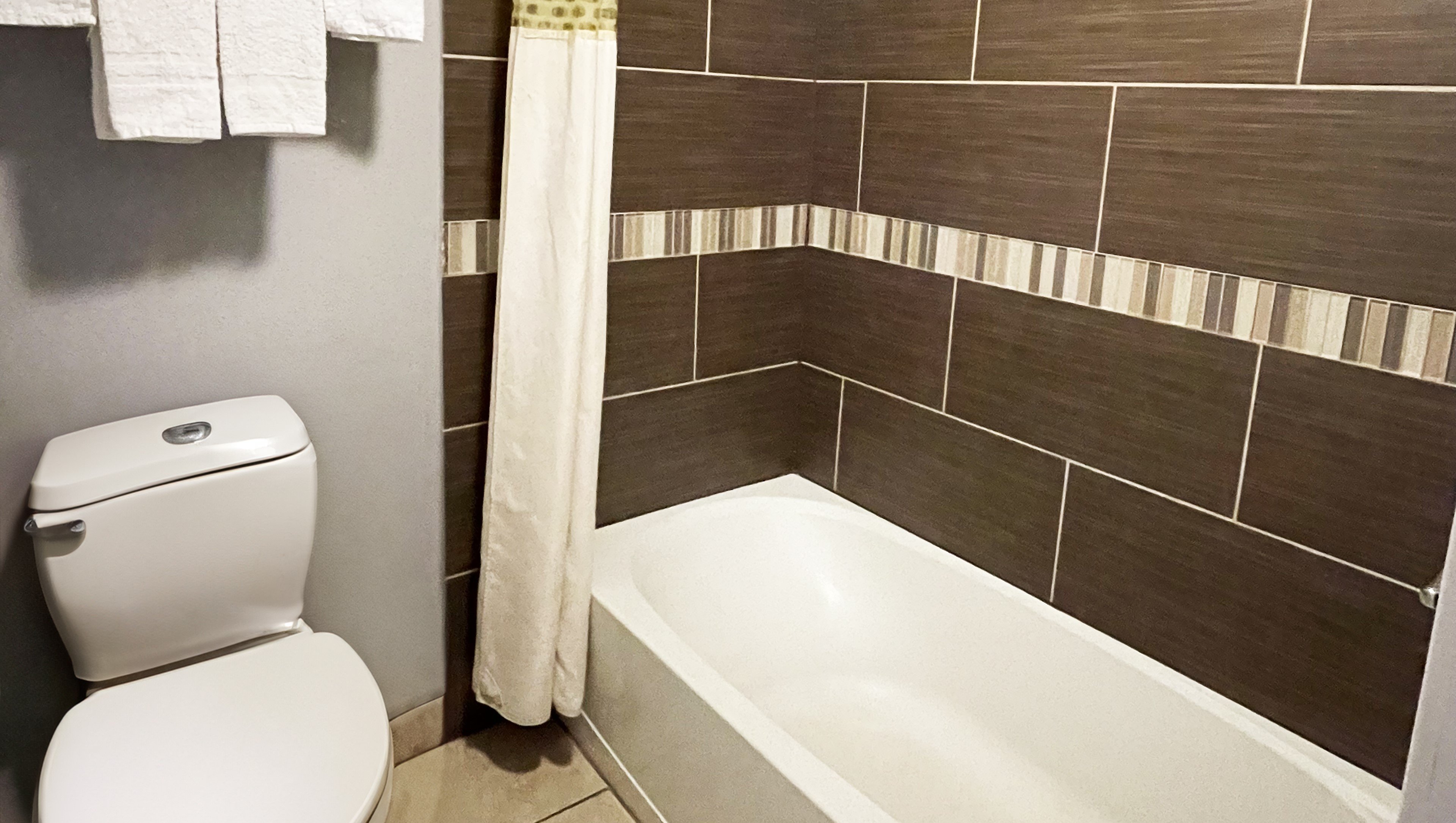 Royal Inn Linden-guestroom-Royal Inn Linden TX Bathroom Copy.jpg