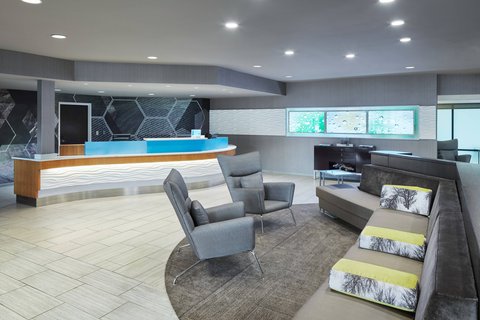 Lobby & Front Desk