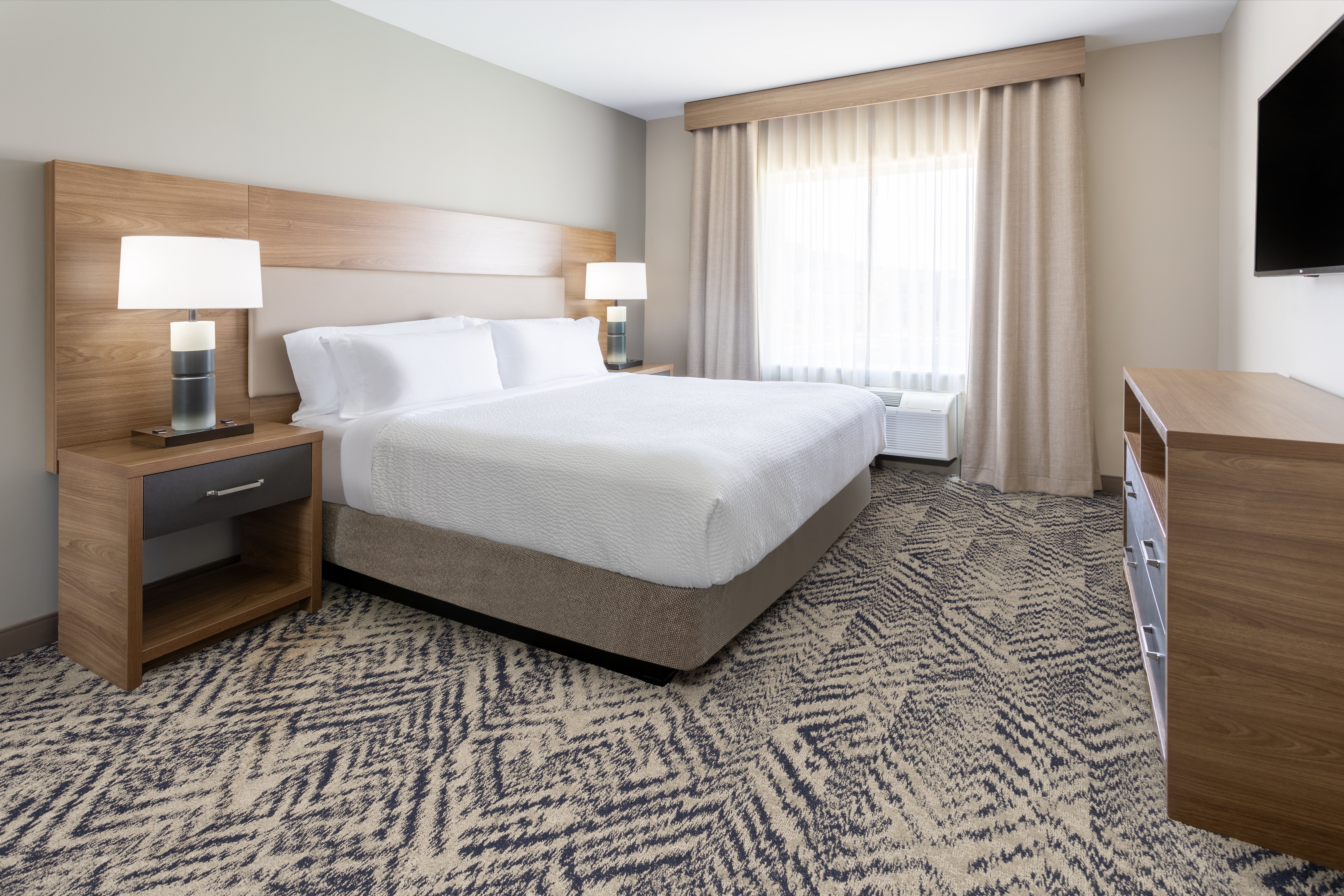 CANDLEWOOD STES KENNESAW BY IHG-guestroom-One Bedroom Suite - 1 King Bed.jpg