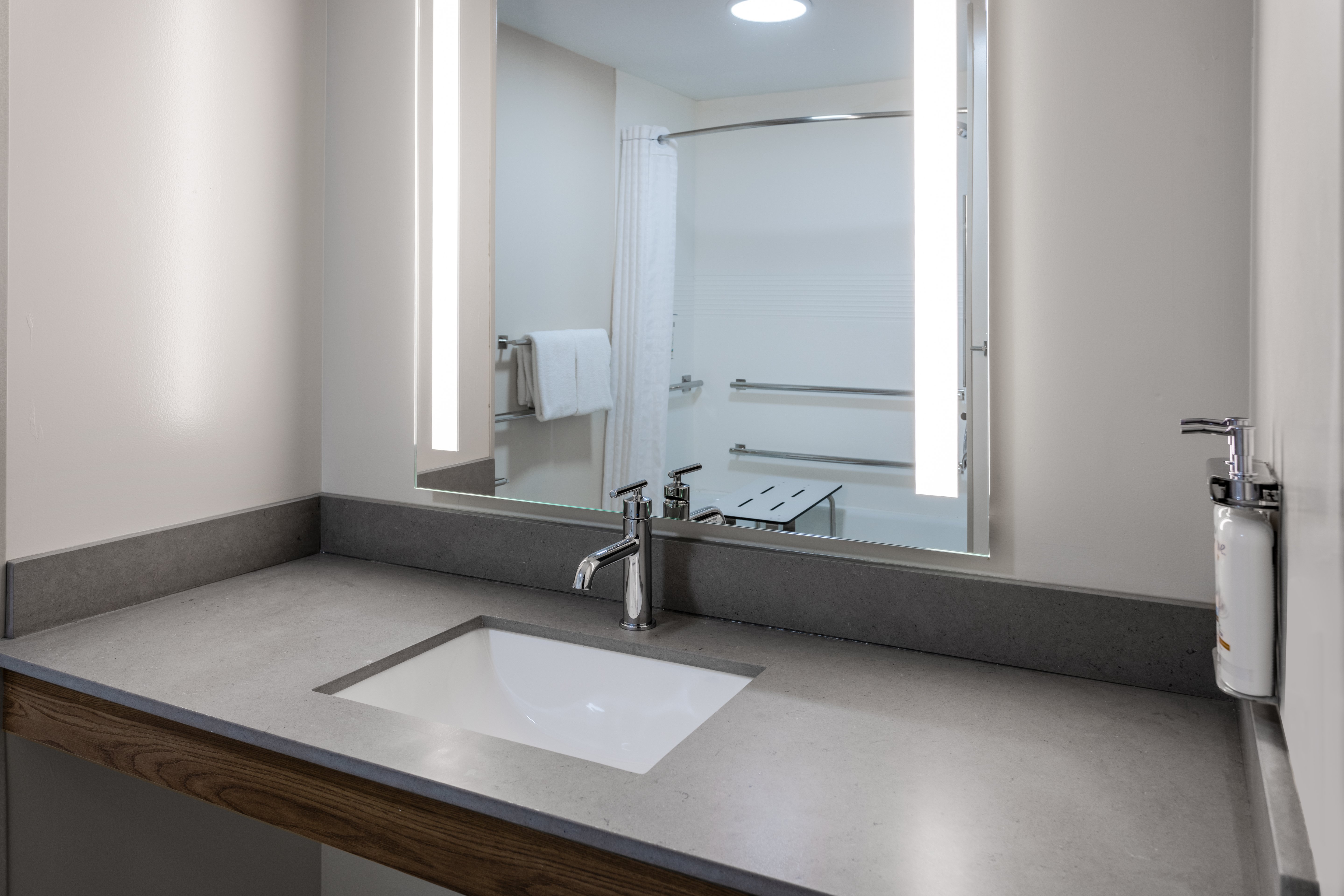 CANDLEWOOD STES KENNESAW BY IHG-guestroom-2 Beds Bathroom.jpg