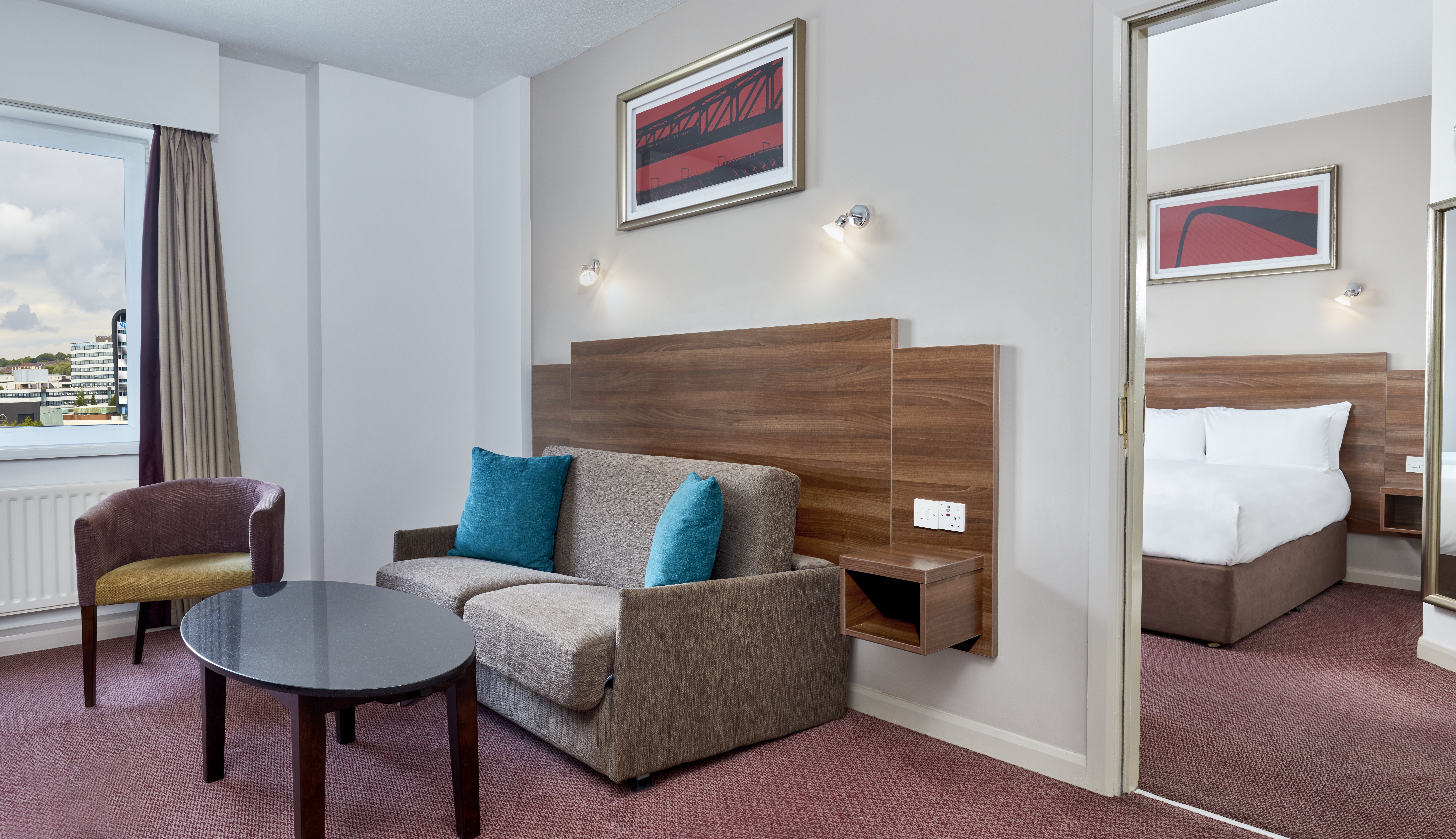 Leonardo Hotel Newcastle-guestroom-Jurys Inn Newcastle Suite.jpg
