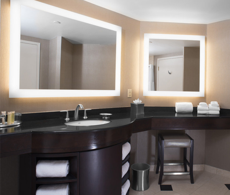 GRAND PEQUOT TOWER-guestroom-Deluxe Bath.jpg