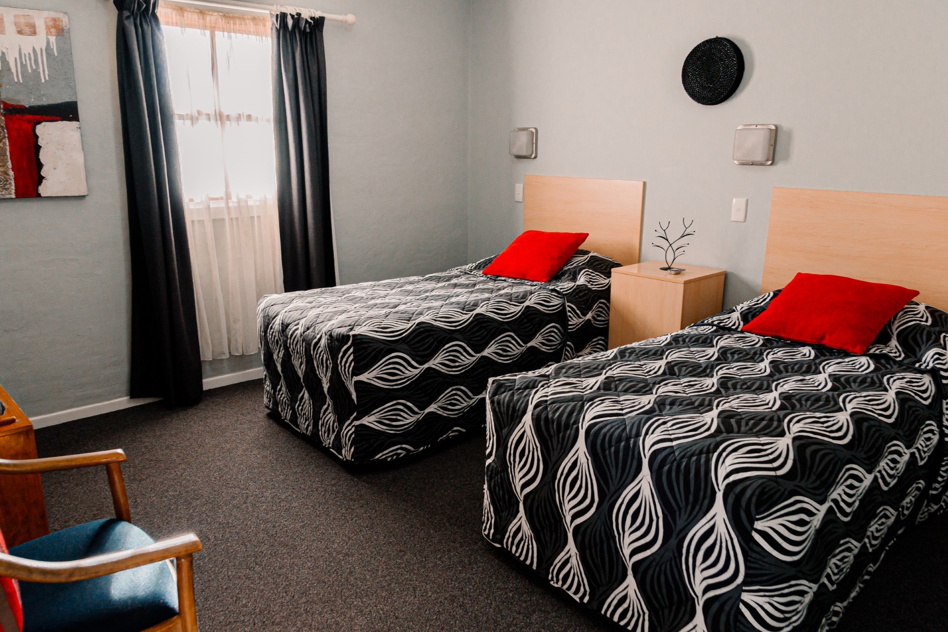 GUNDAGAI MOTEL-guestroom-Twin Room.jpg