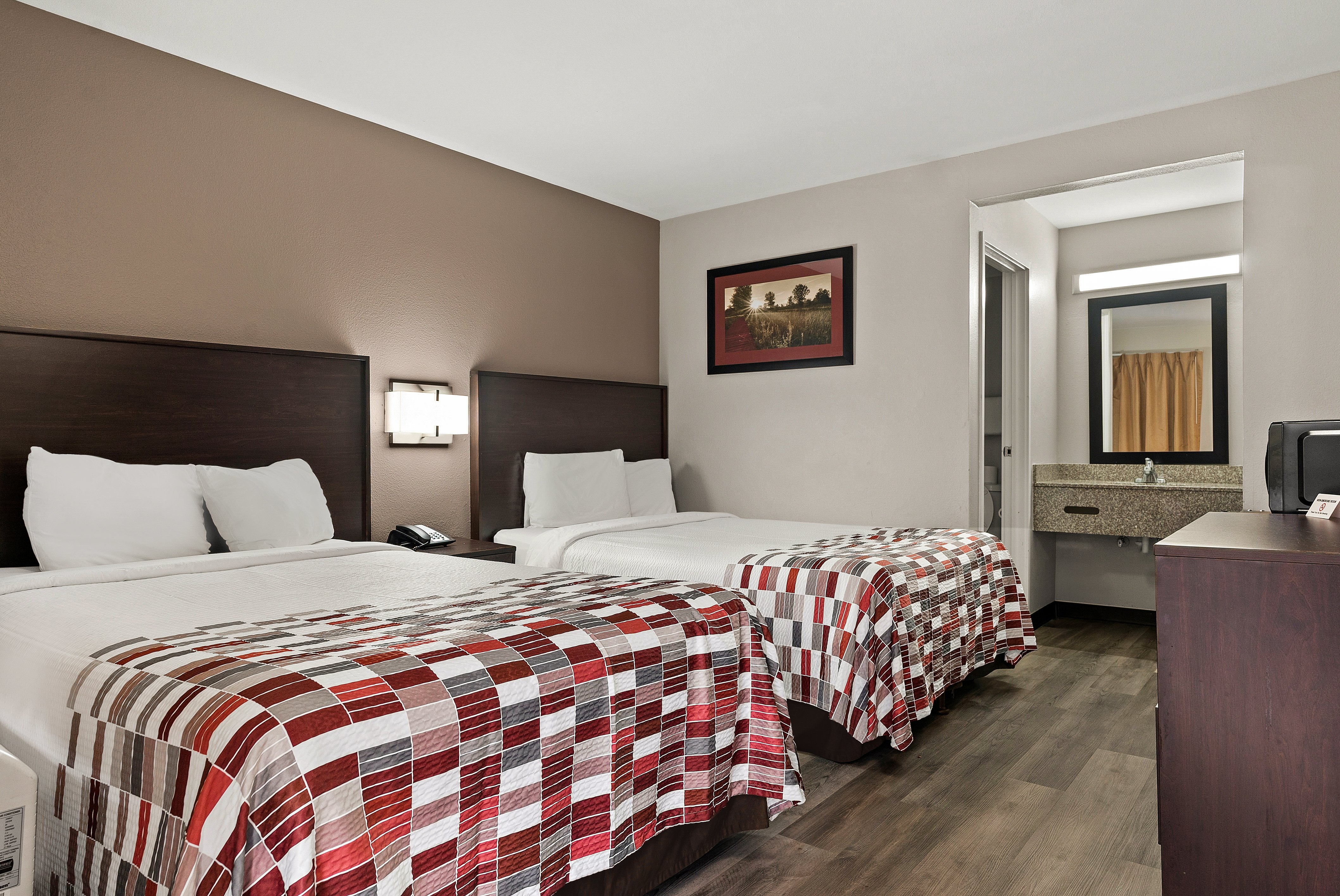 RED ROOF INN SPARTANBURG - I-85-guestroom-Suite Full.jpg