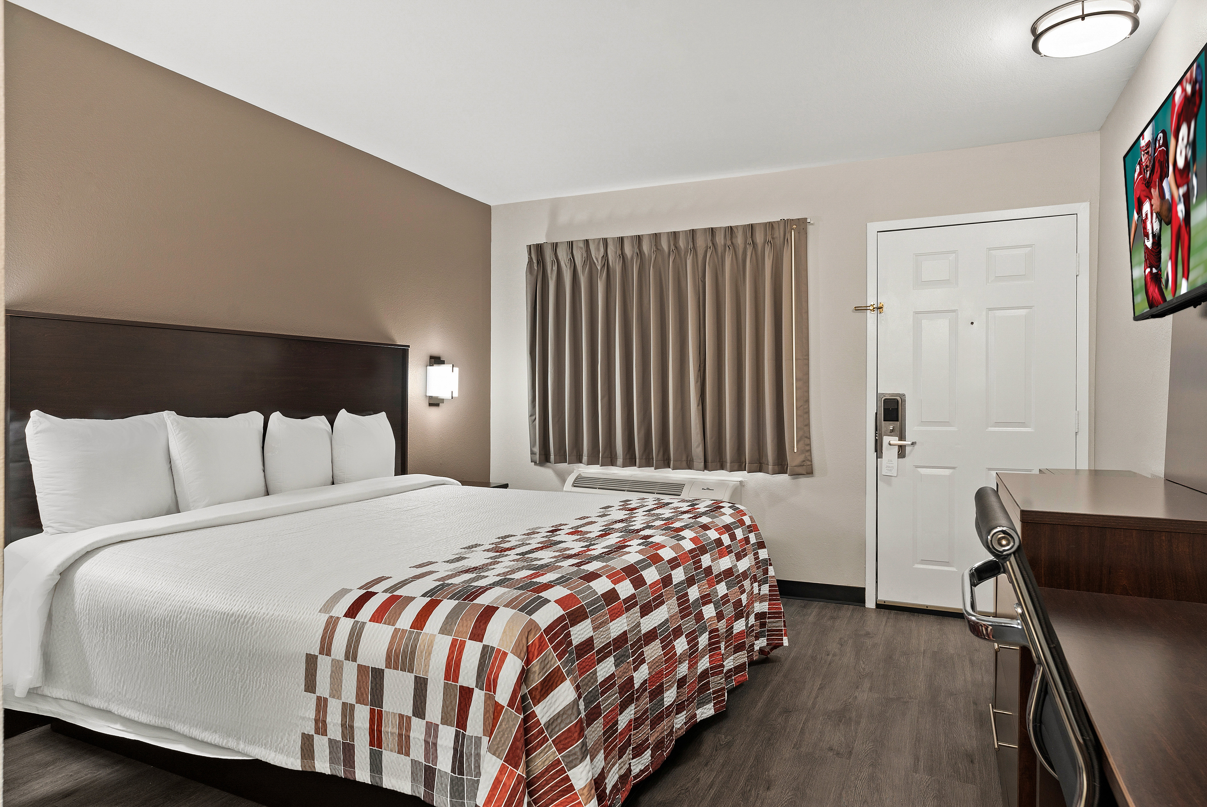 RED ROOF INN SPARTANBURG - I-85-guestroom-Superior King.jpg