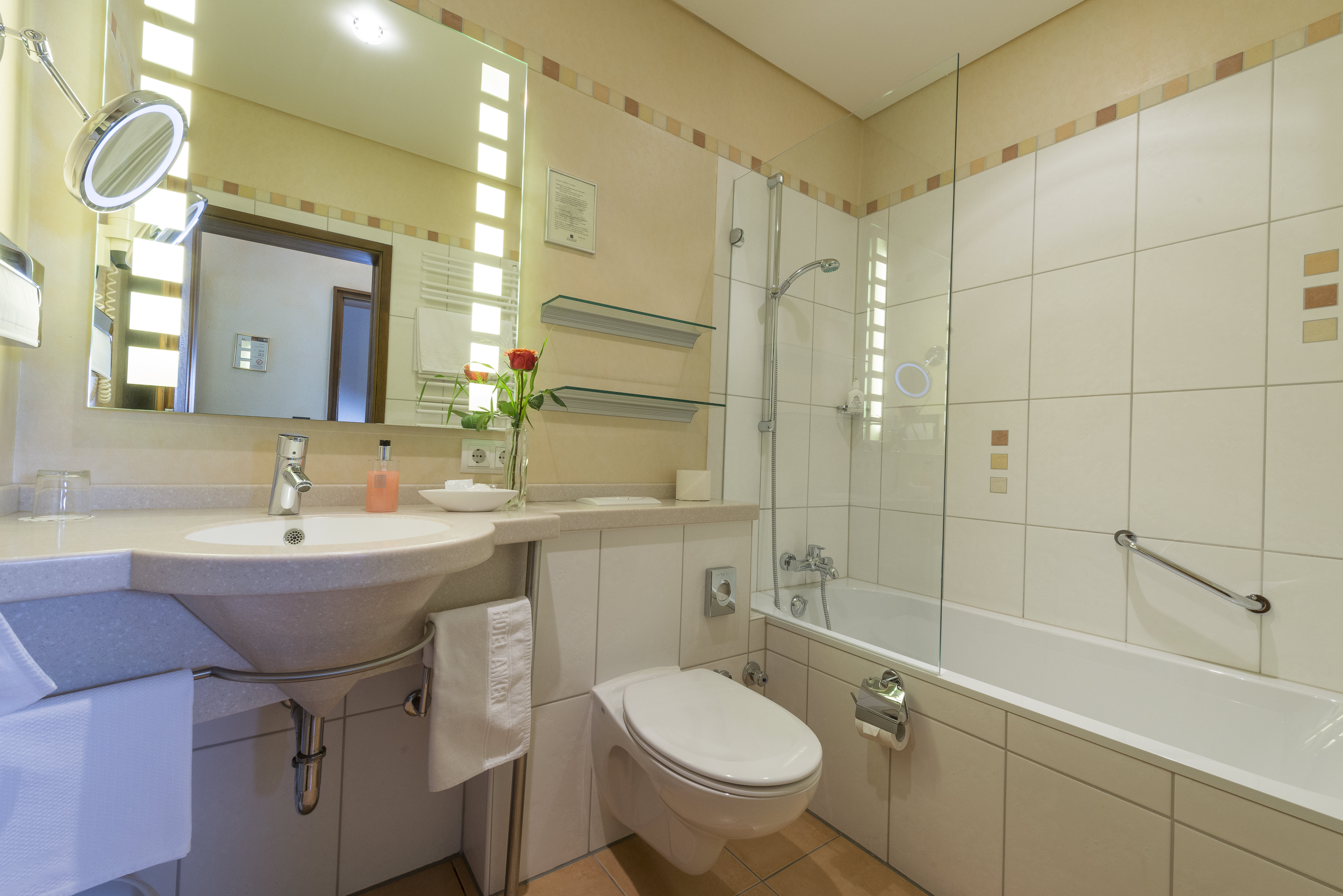 TOP VCH ANKER MARKTHEIDENFELD-guestroom-Bath standard double room - TOP VCH Hotel Anker Marktheidenfeld.jpg