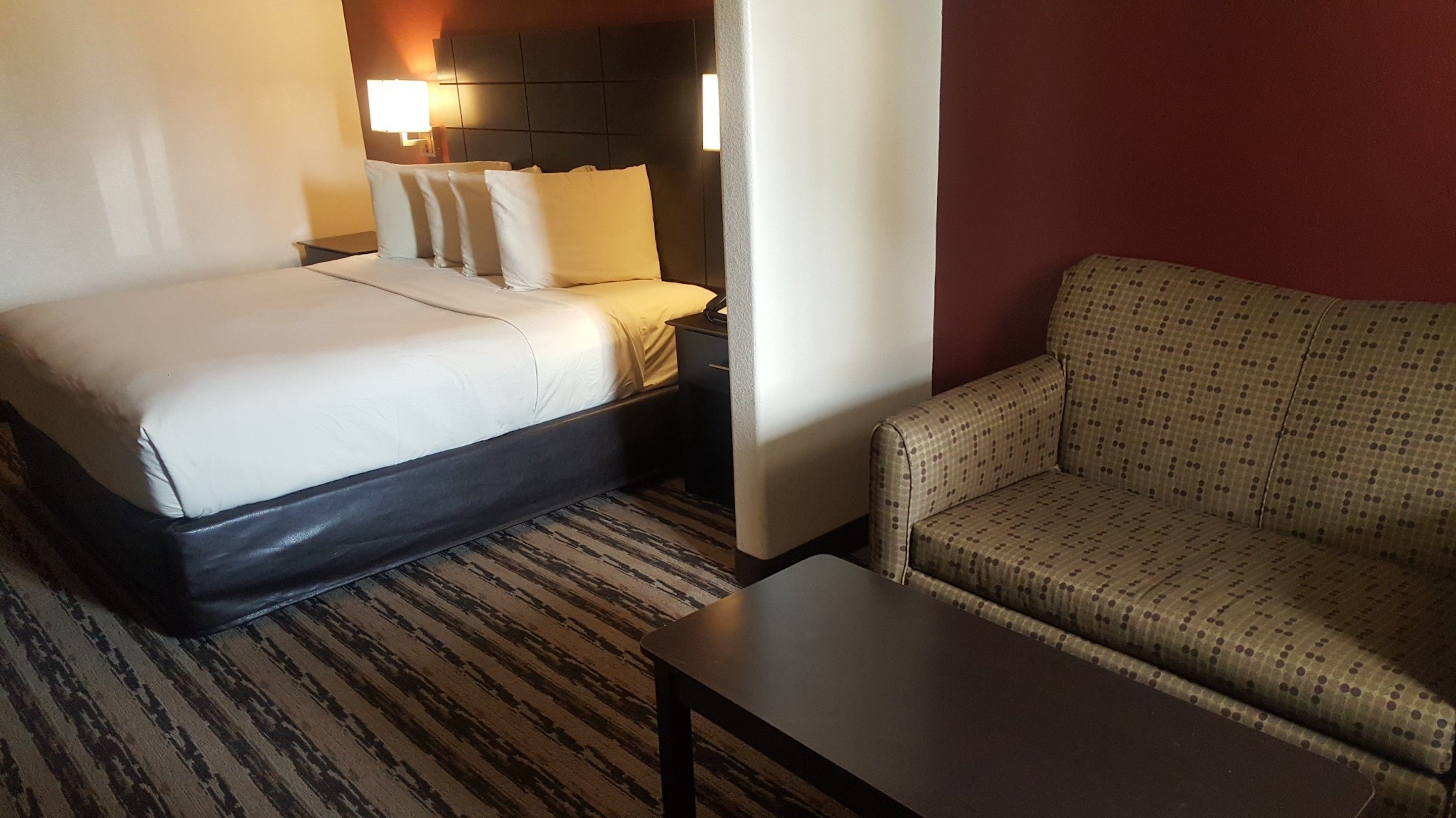 RED ROOF SUITES HUMBLE-guestroom-Suite King With Jetted Tub.jpg