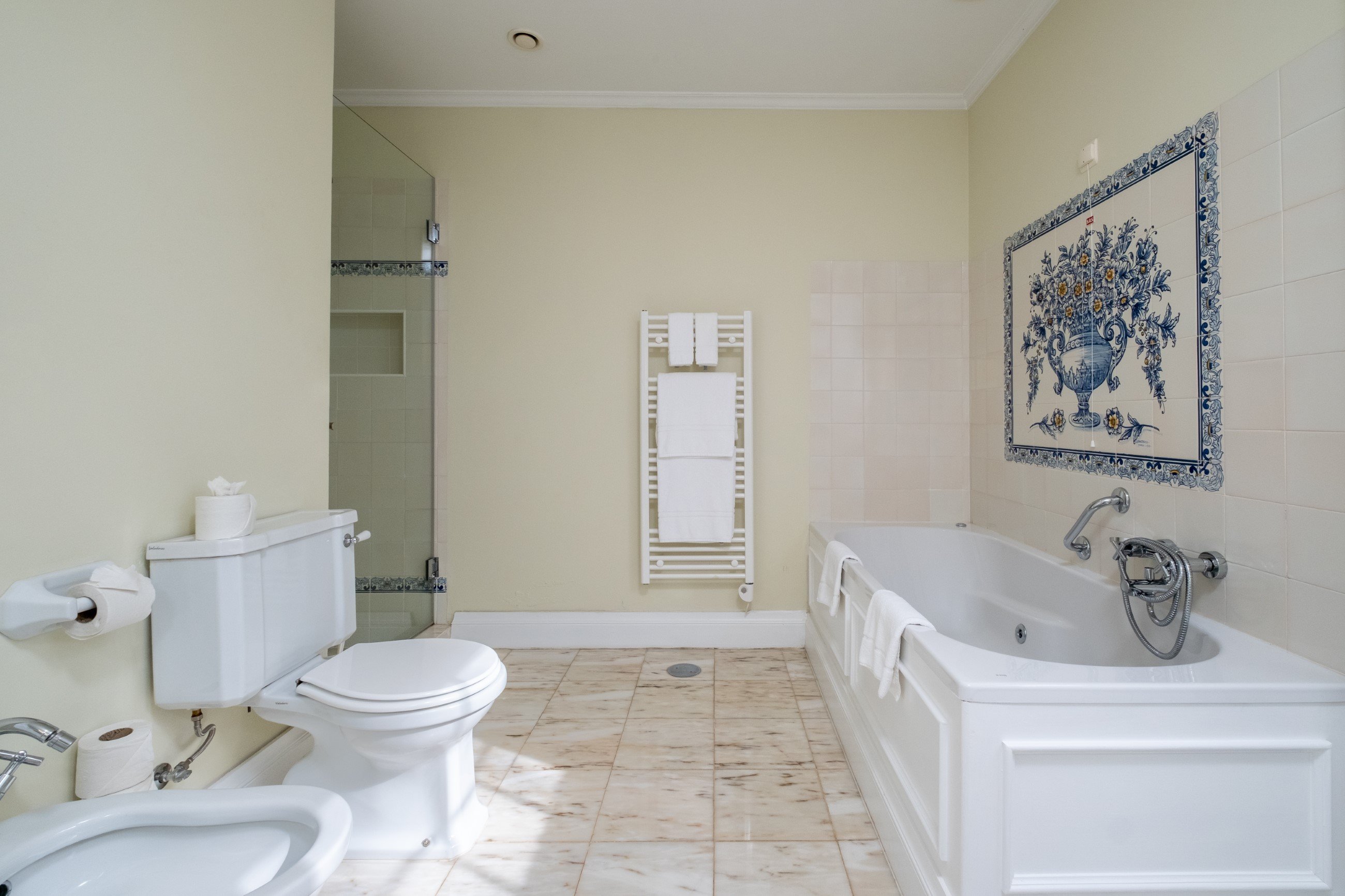 Casa Velha do Palheiro-guestroom-Bathroom Senior Suite.jpg