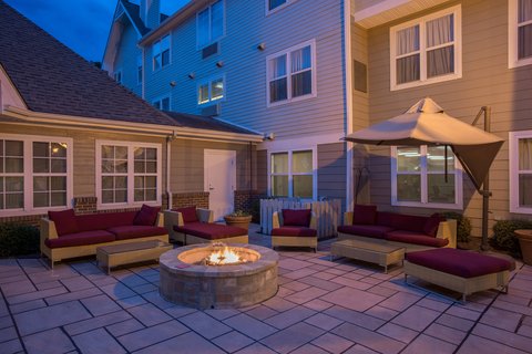 Outdoor Patio & Firepit