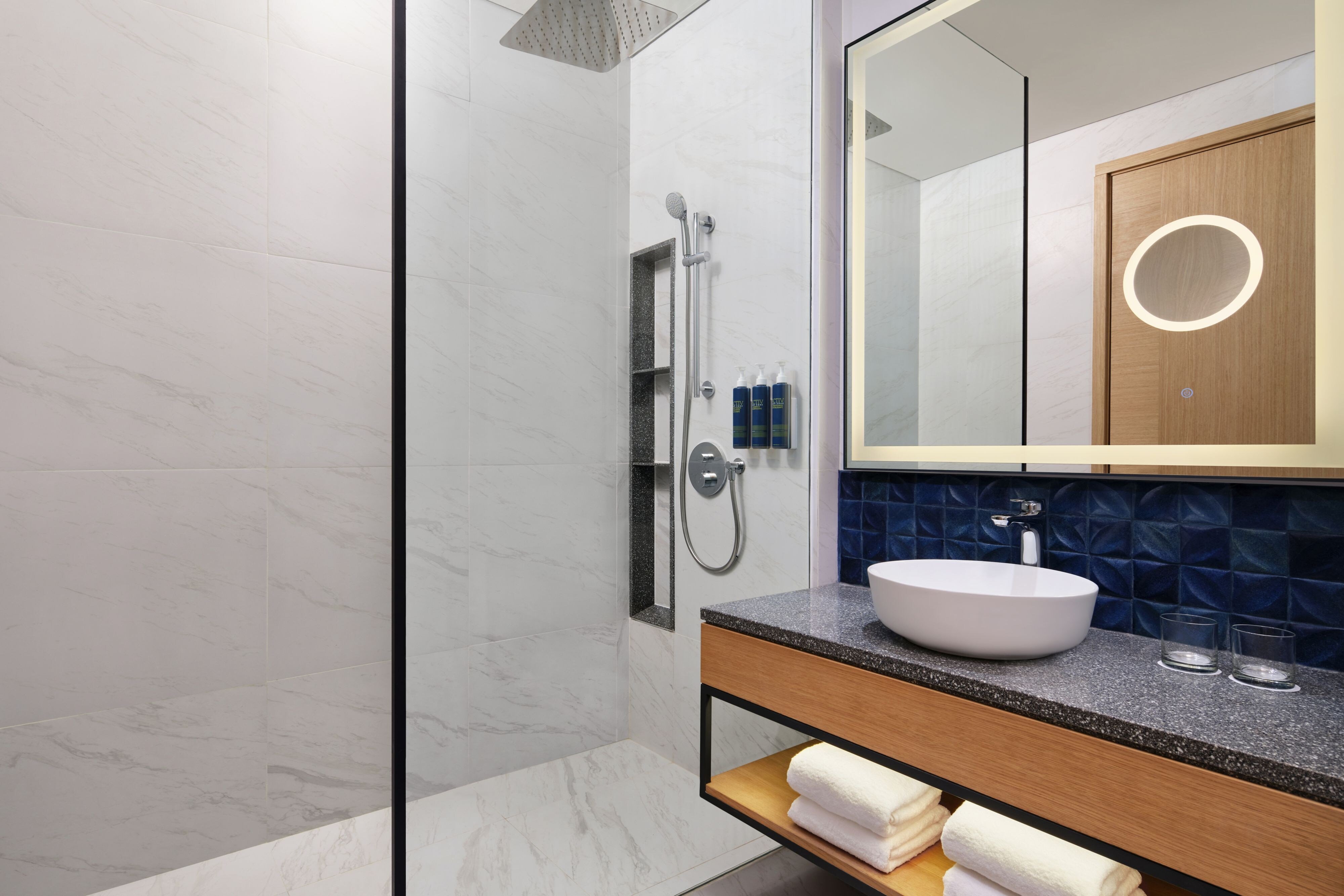 Four Points by Sheraton Bintan Lagoi Bay-guestroom-Deluxe Room - Bathroom.jpg